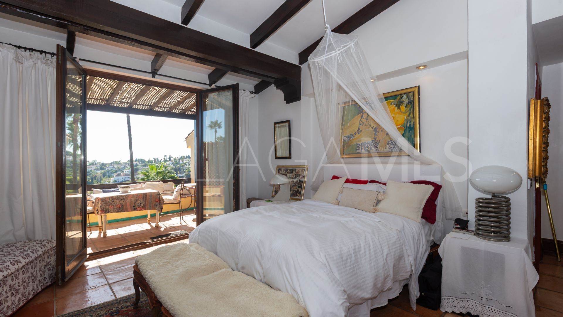 Villa for sale in Elviria