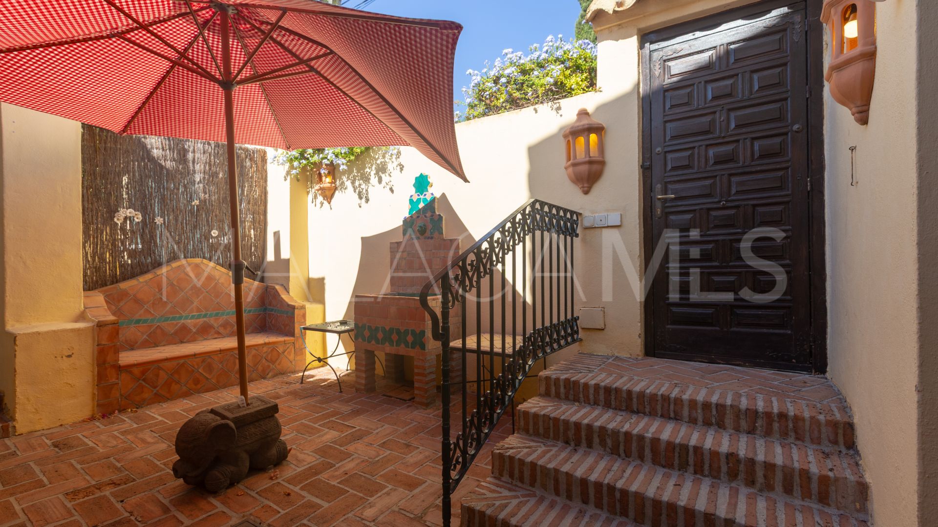 Villa for sale in Elviria