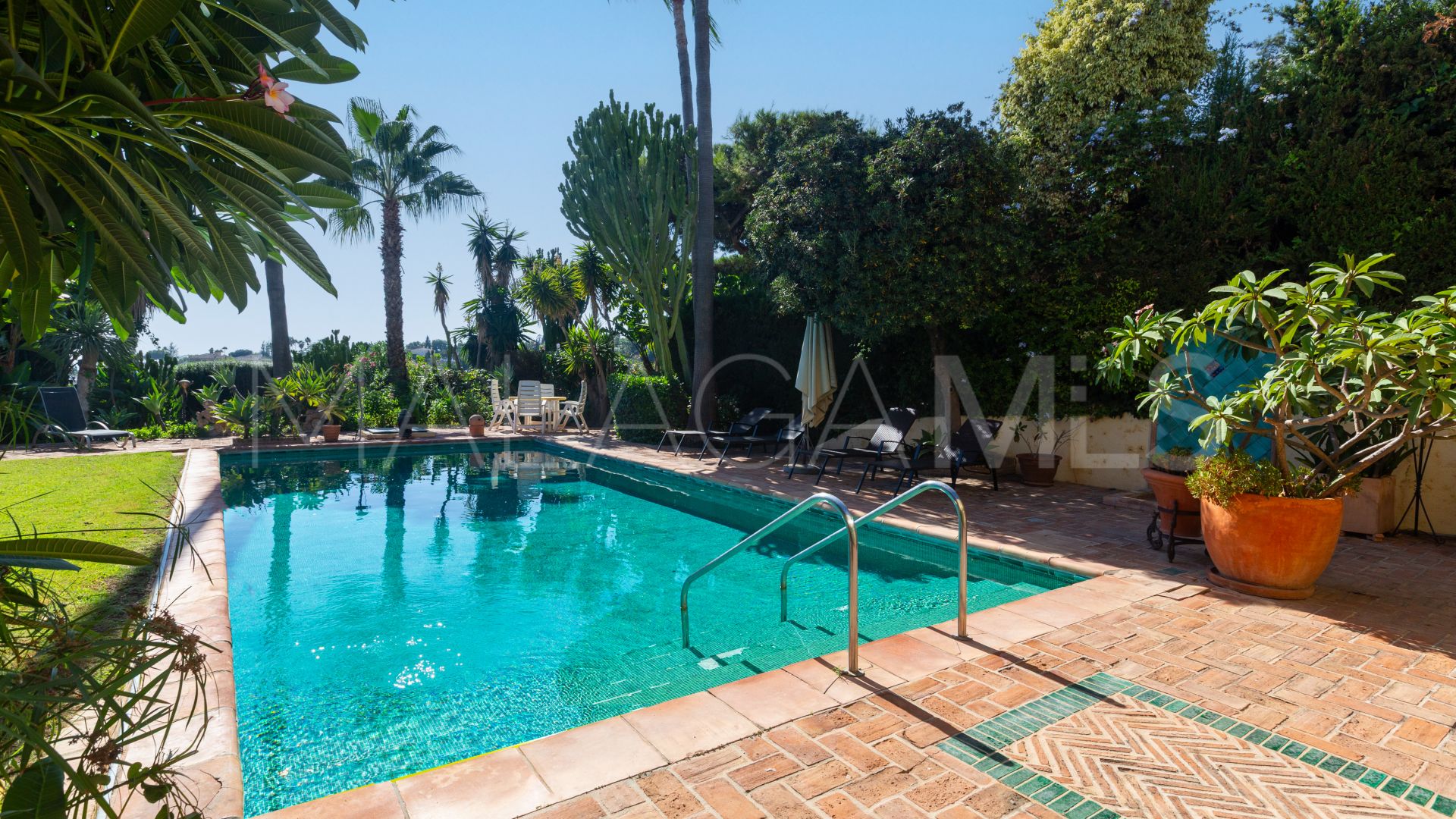 Villa for sale in Elviria