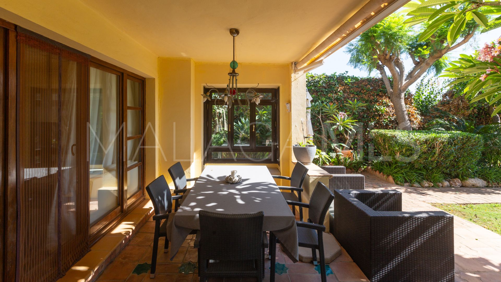 Villa for sale in Elviria