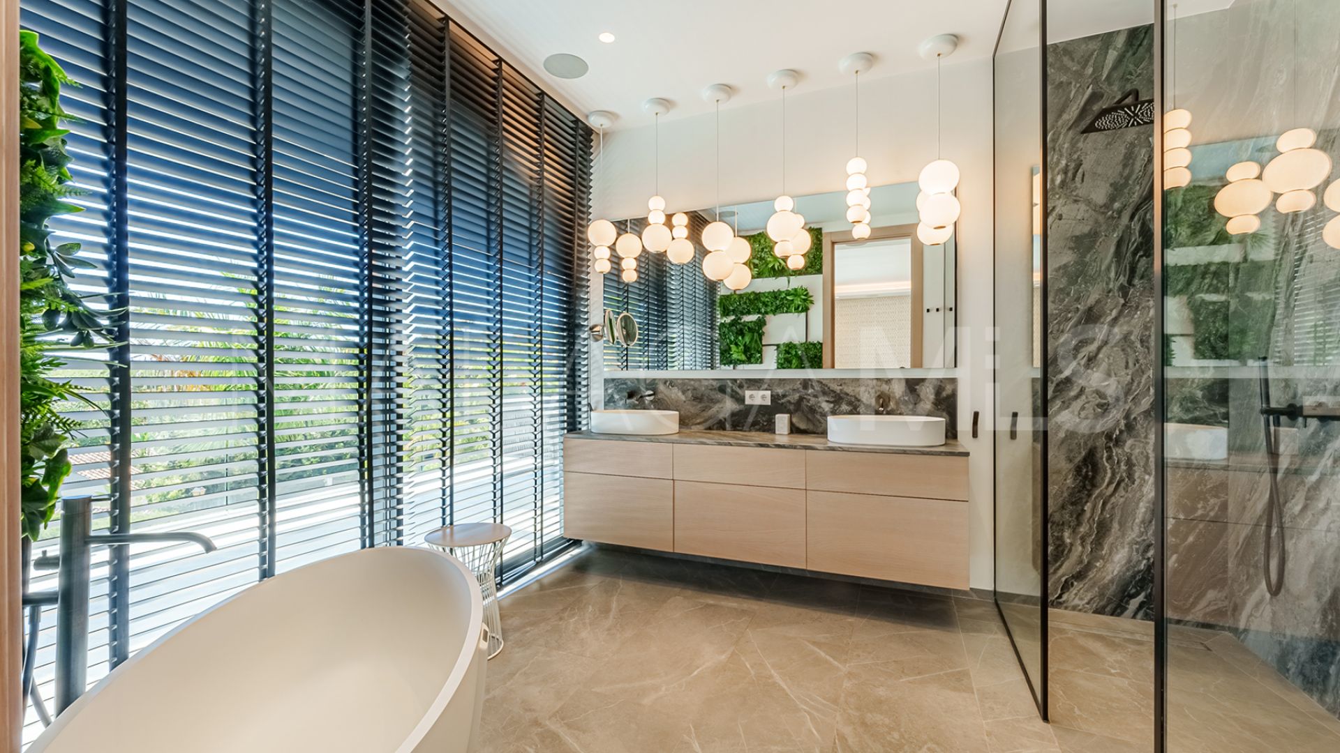 Villa for sale in Las Brisas