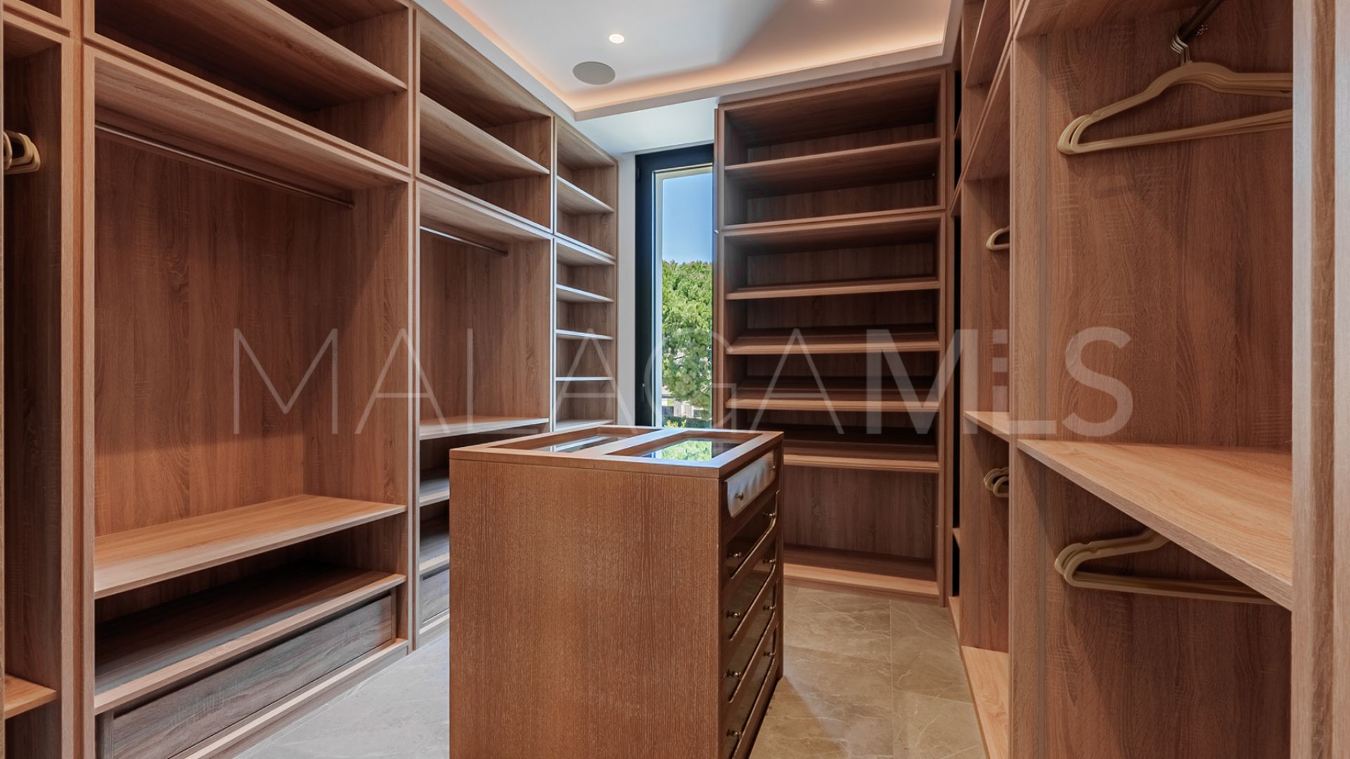 Villa for sale in Las Brisas