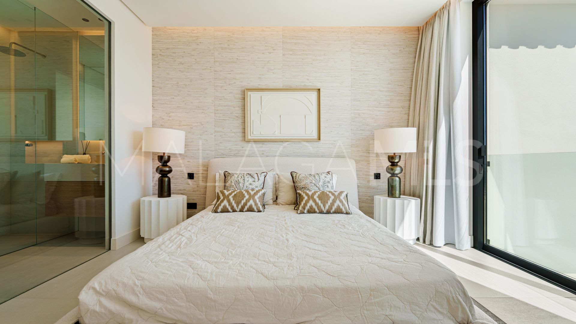 Buy villa in Linda Vista Baja with 5 bedrooms