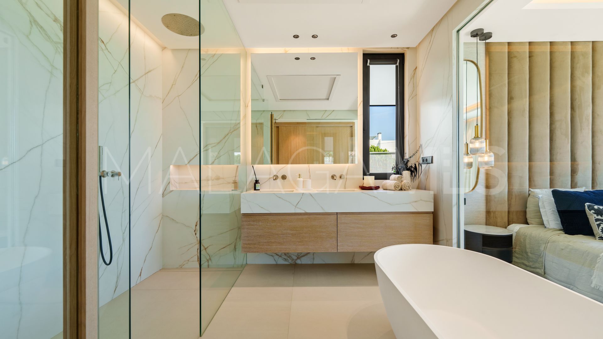 Buy villa in Linda Vista Baja with 5 bedrooms