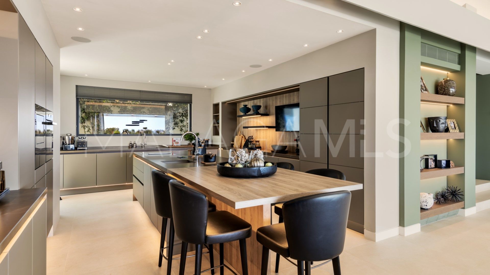 Villa for sale in Los Flamingos with 5 bedrooms