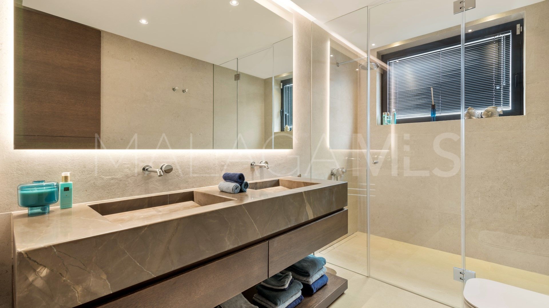Villa for sale in Los Flamingos with 5 bedrooms