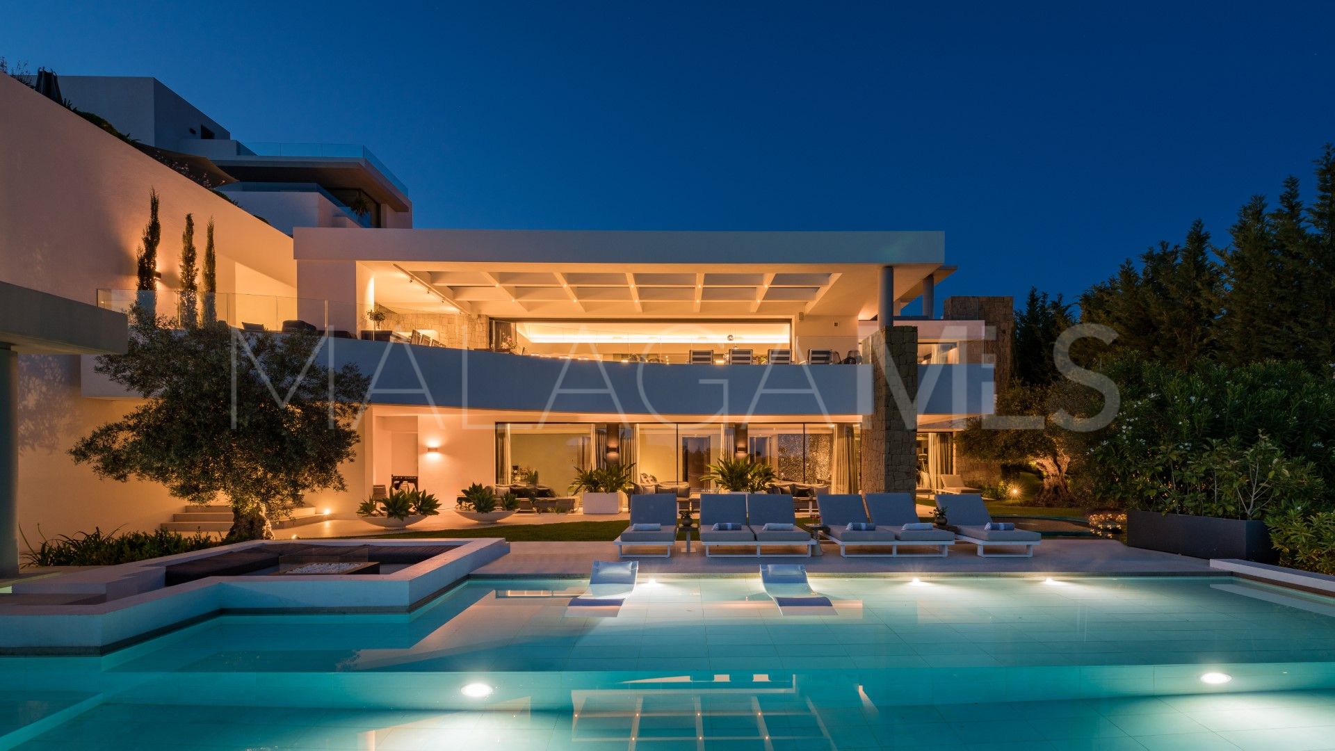 Villa for sale in Los Flamingos with 5 bedrooms