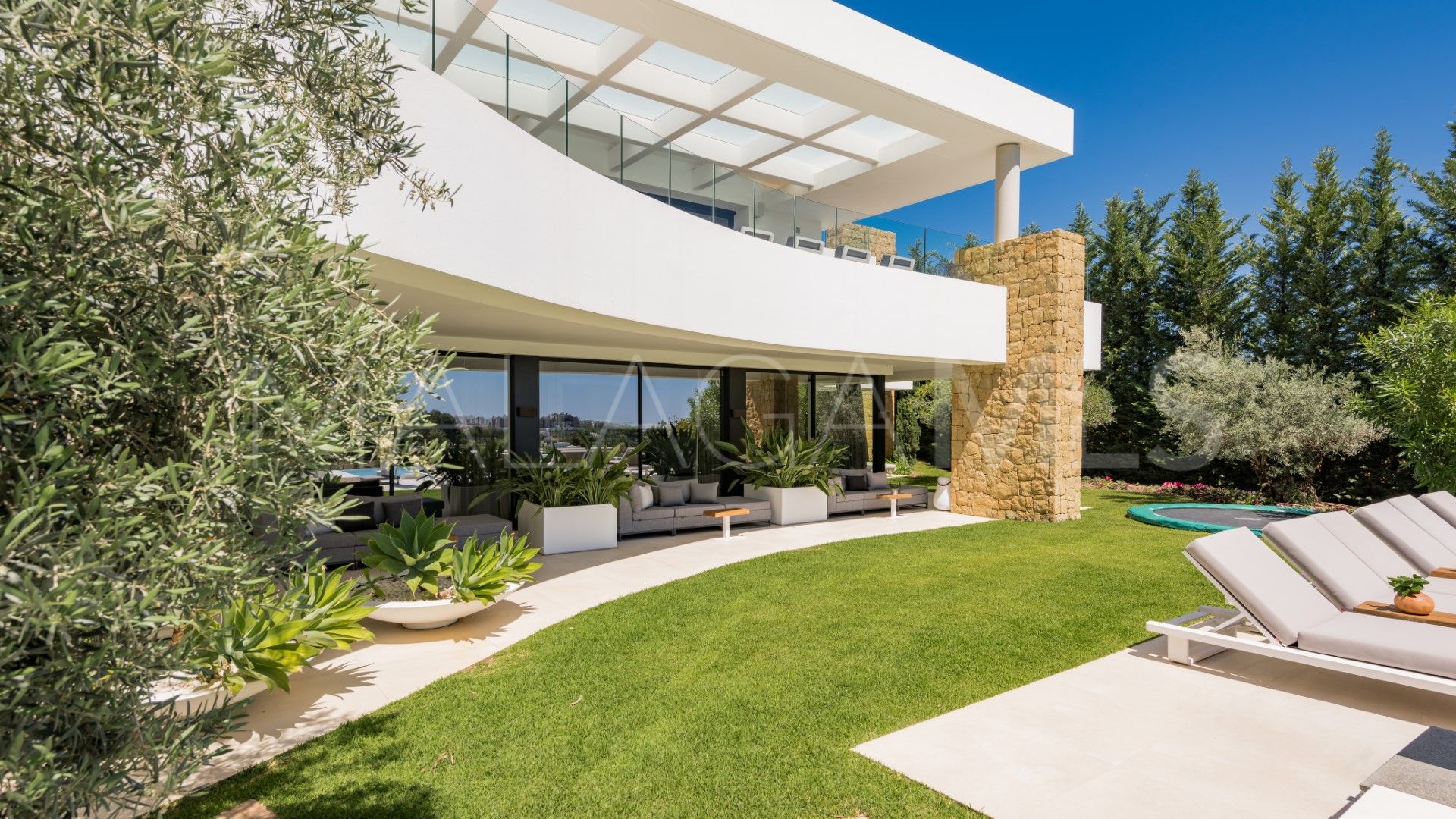 Villa for sale in Los Flamingos with 5 bedrooms