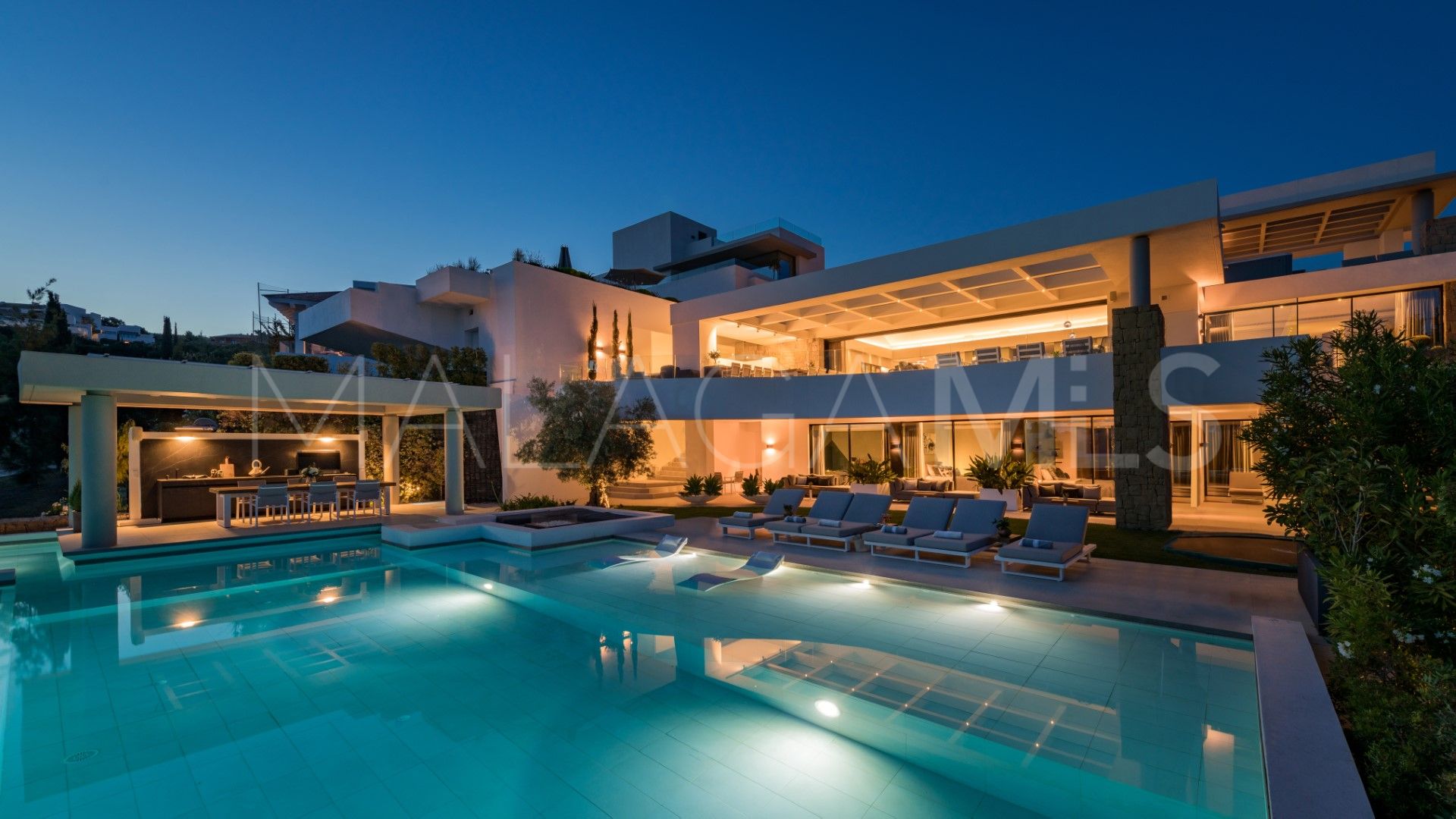 Villa for sale in Los Flamingos with 5 bedrooms