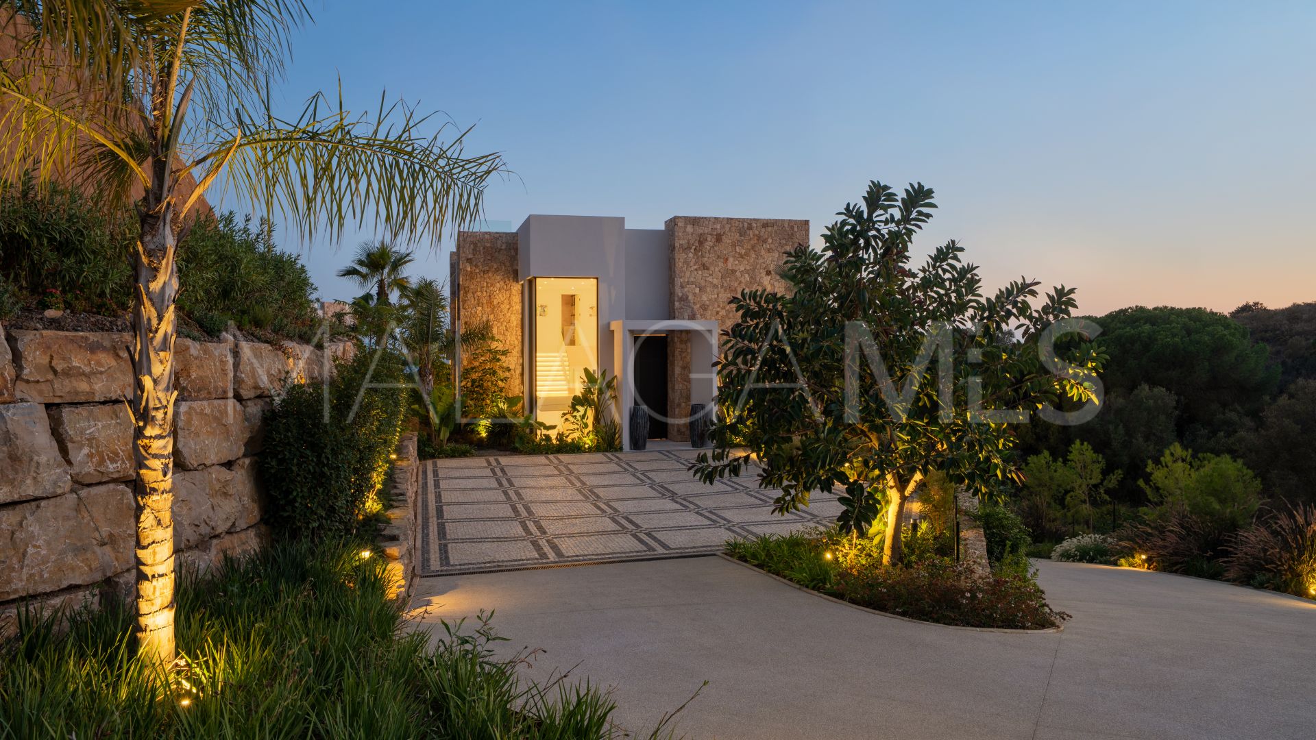 Villa for sale in Marbella Hill Club