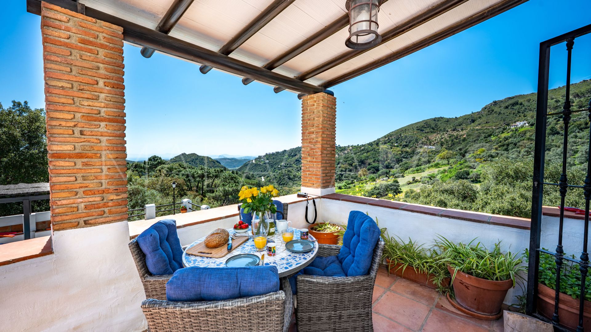 Landhaus for sale in Casares