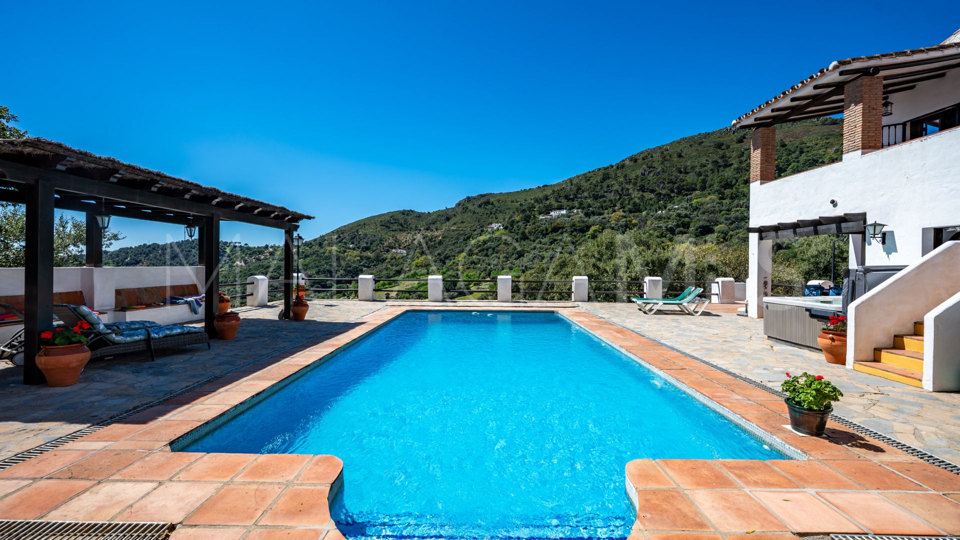 Landhaus for sale in Casares