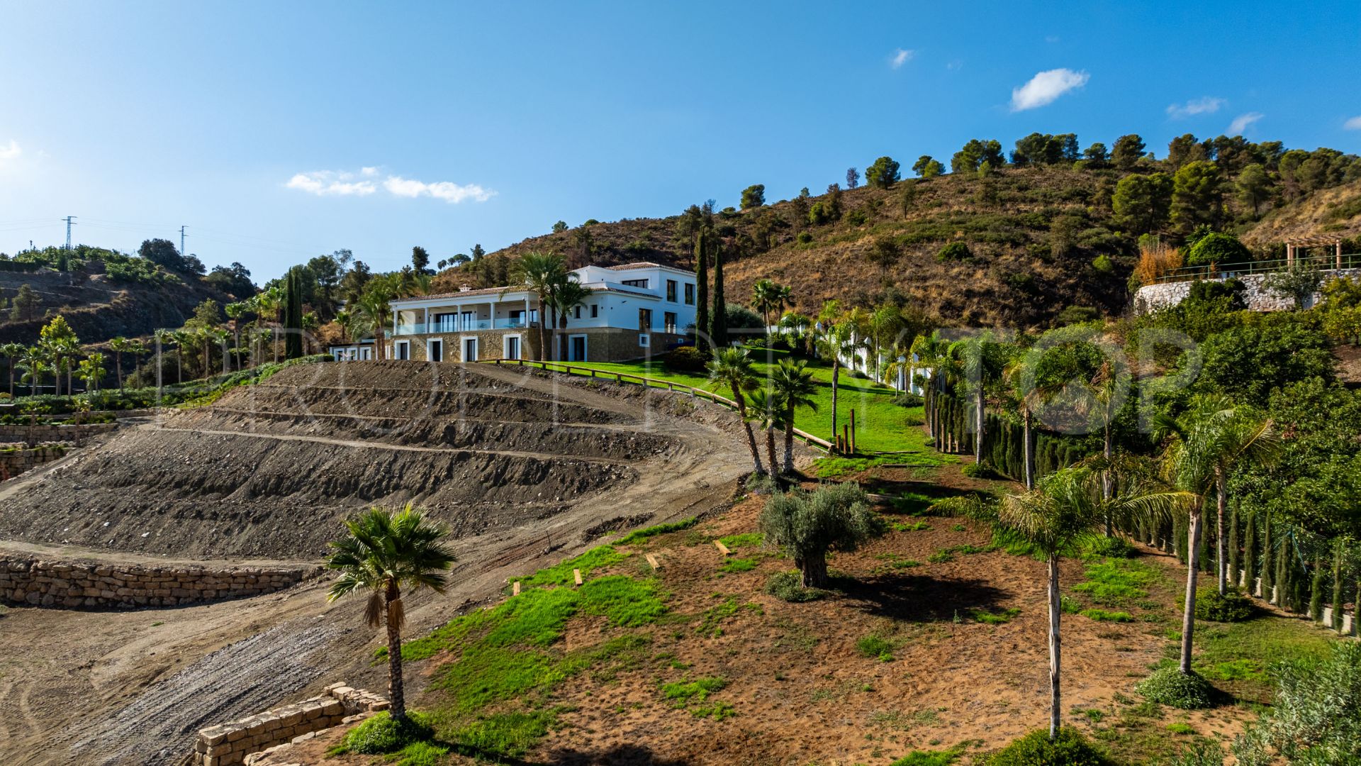 Casa de campo en venta con 6 dormitorios en Coin