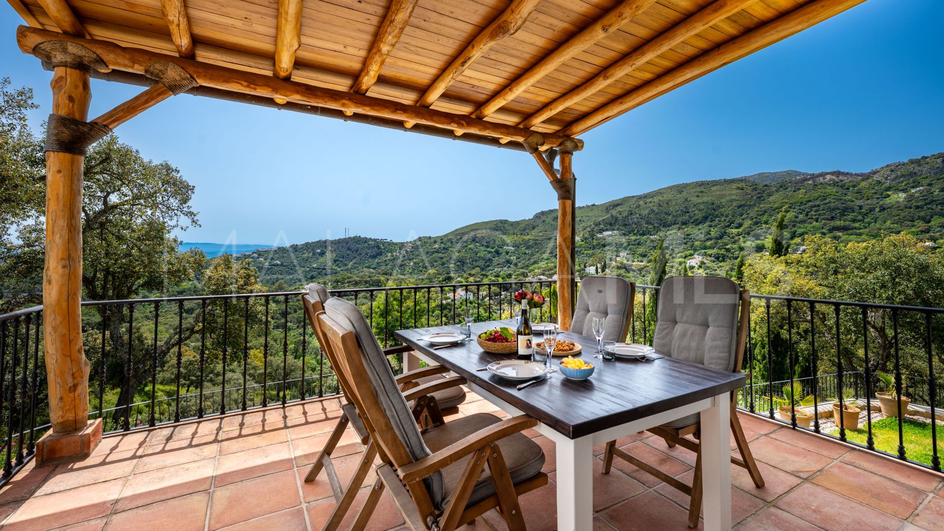 Country house with 4 bedrooms for sale in Casares Montaña