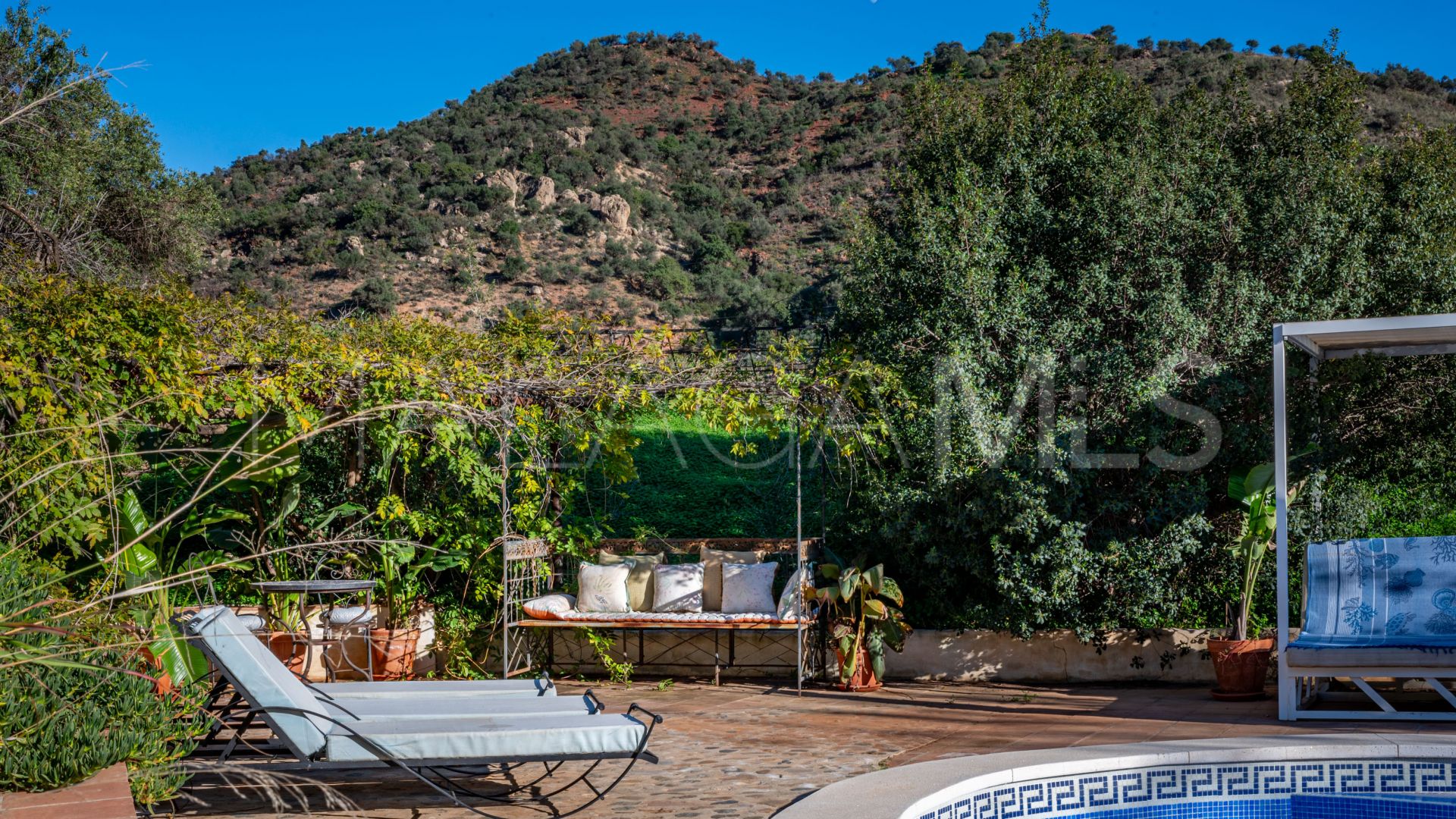 Finca for sale in Almogia