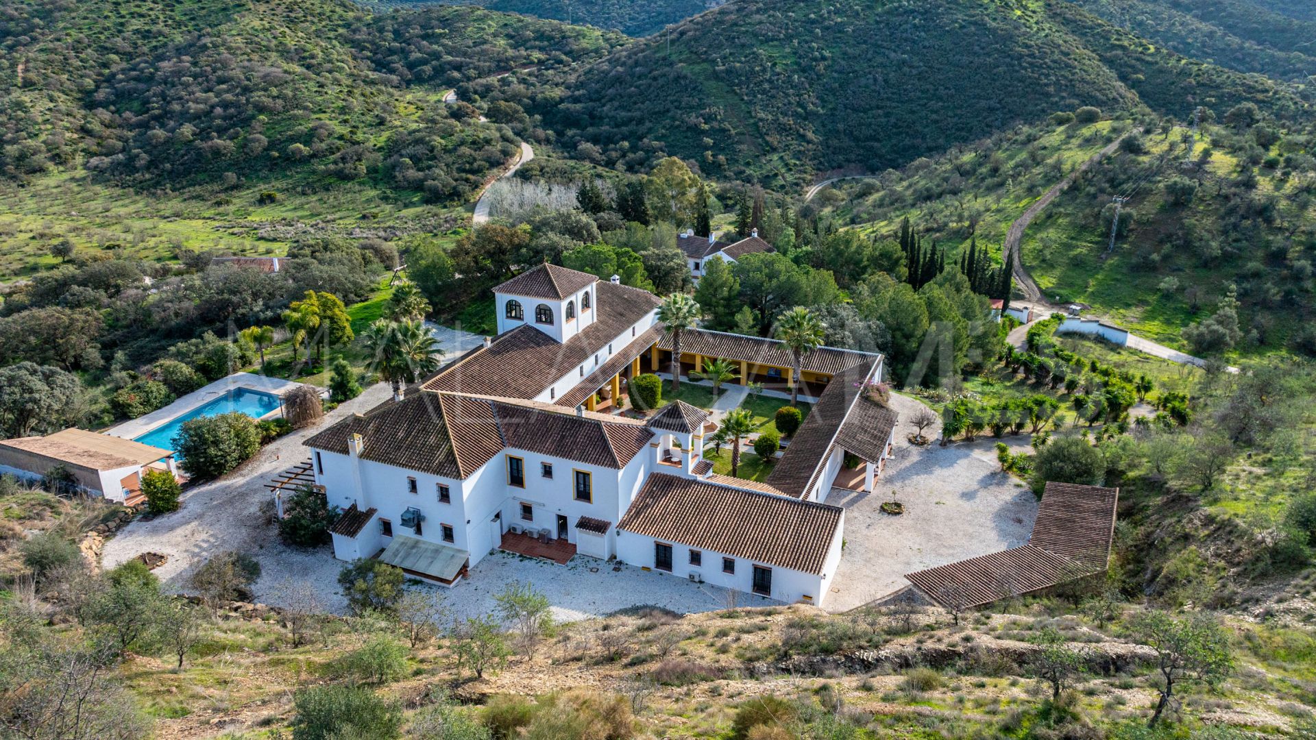 Cortijo for sale in Malaga with 13 bedrooms