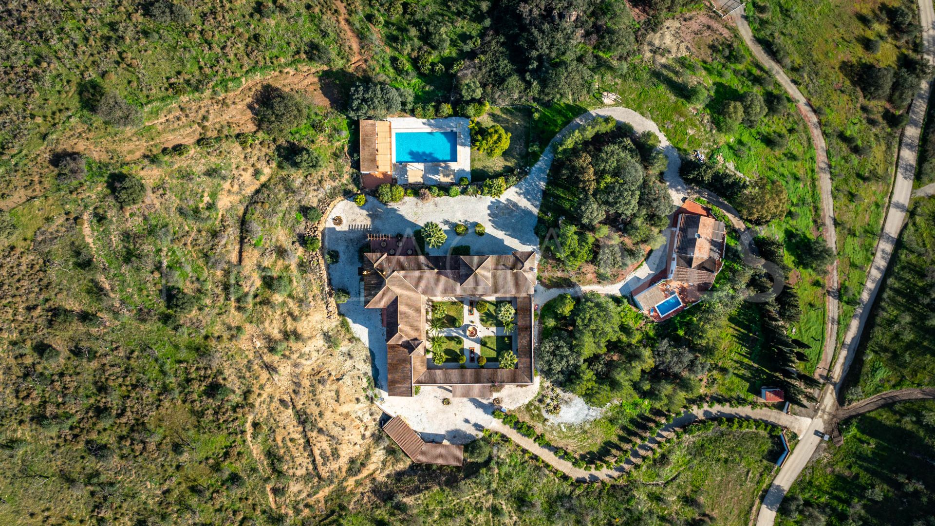 Cortijo for sale in Malaga with 13 bedrooms