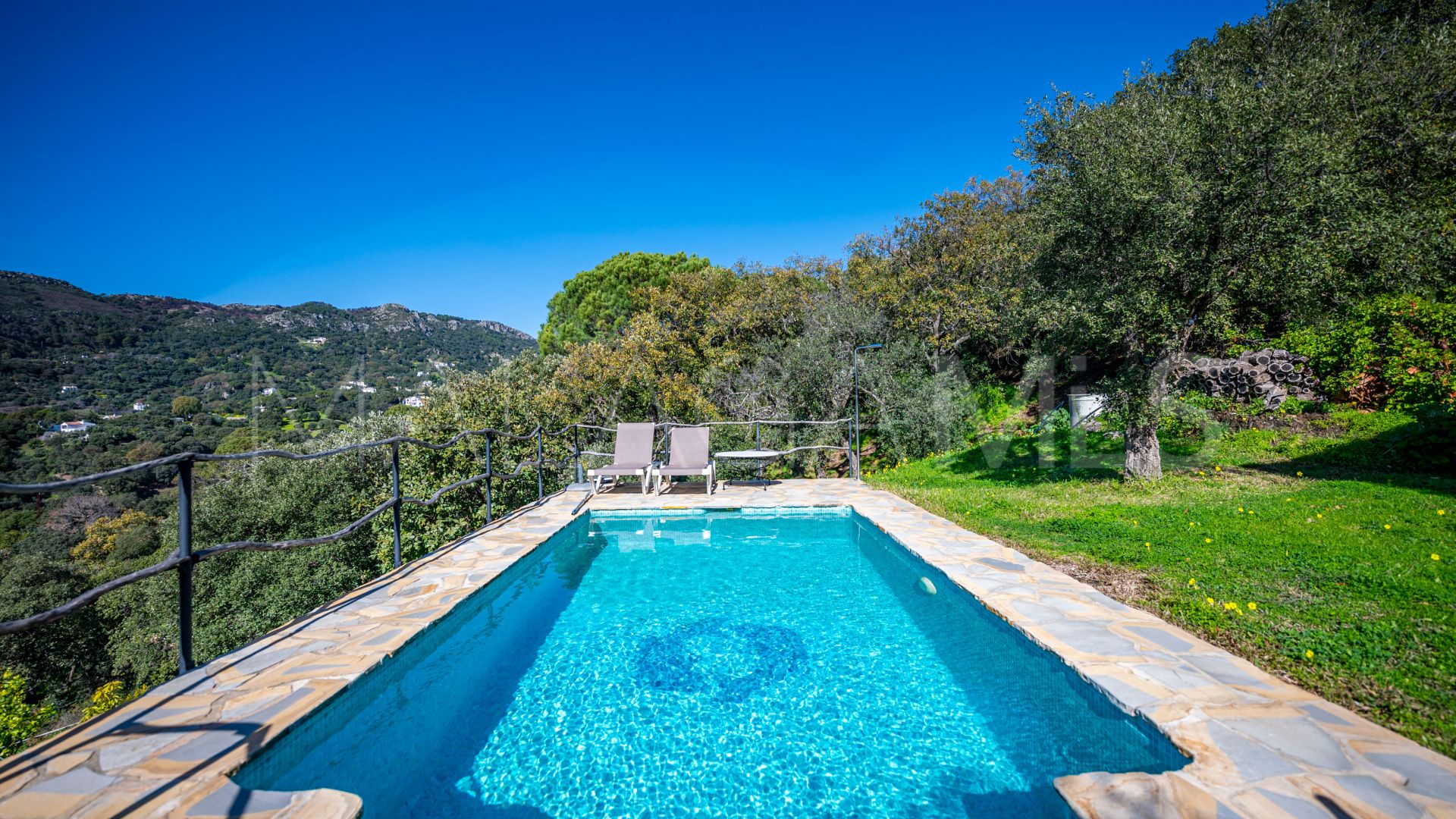 For sale Casares 4 bedrooms country house