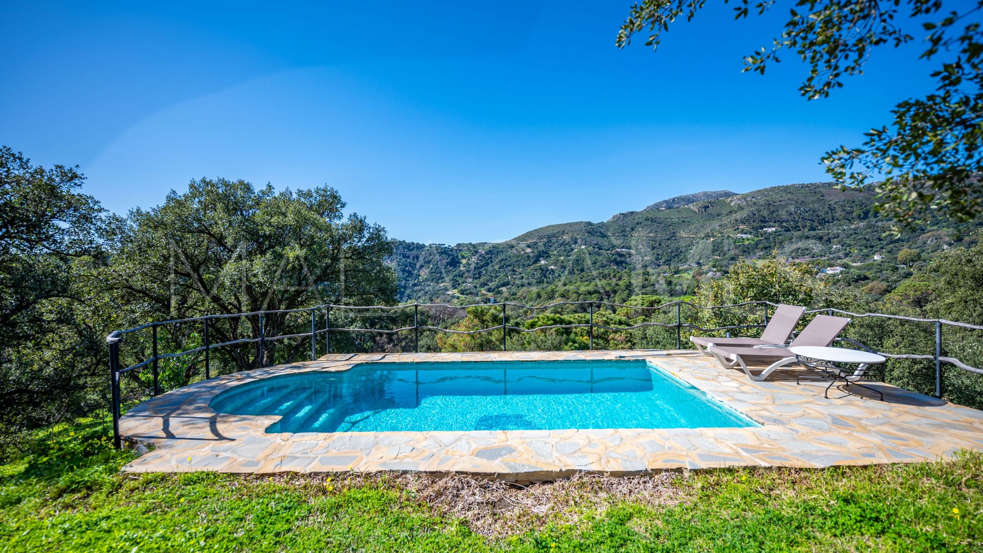 For sale Casares 4 bedrooms country house
