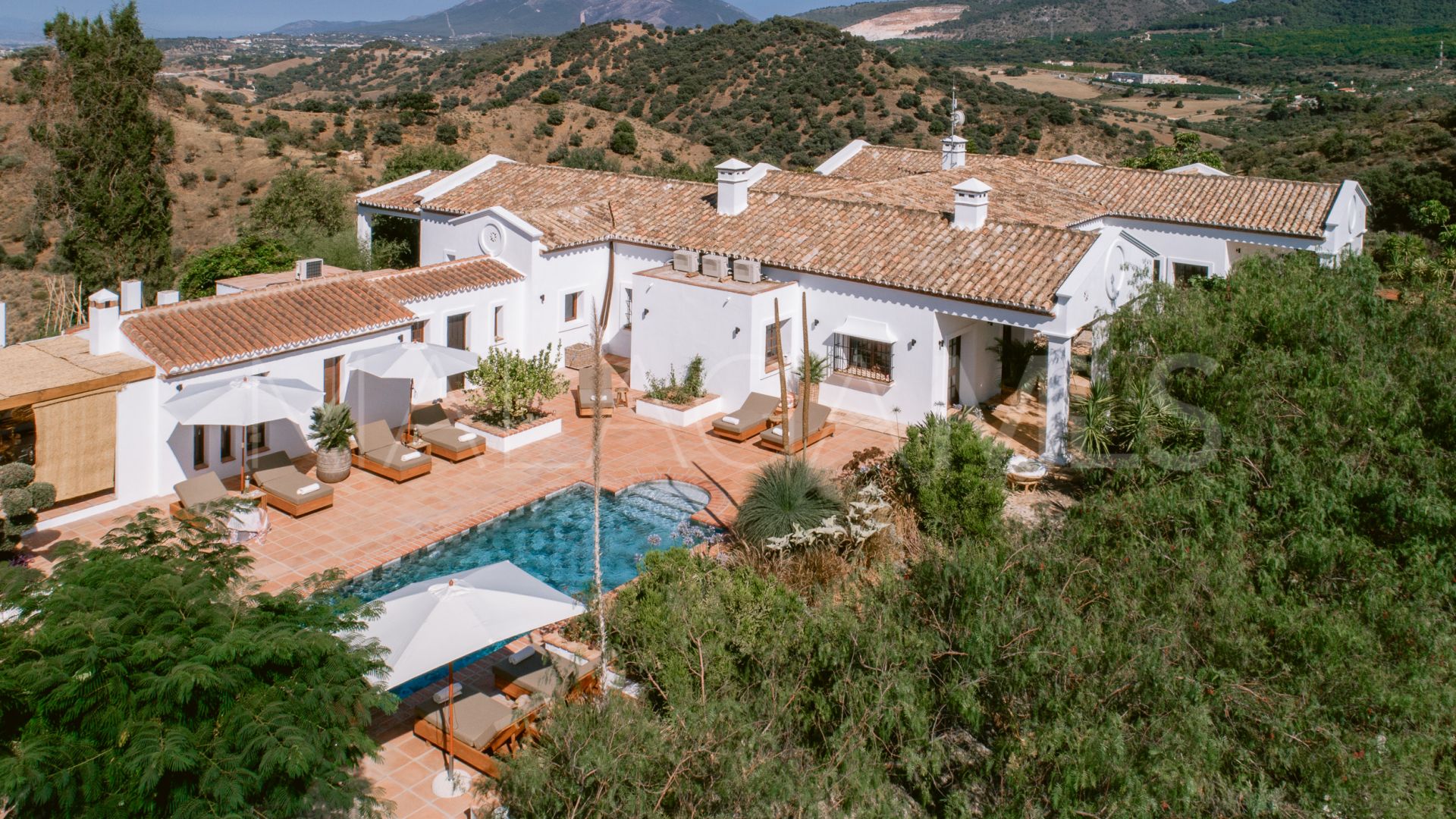 Landhaus for sale in Marbella