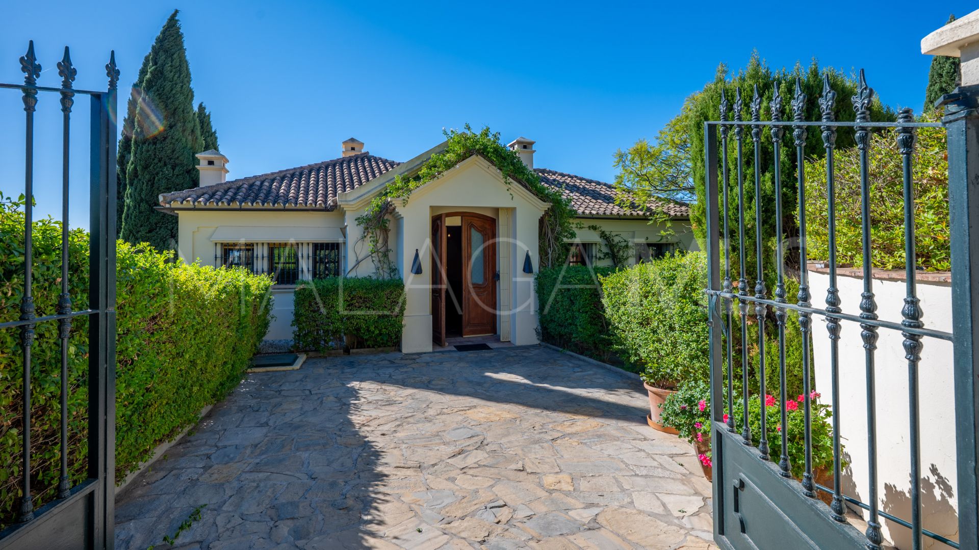 Country house for sale in Casares