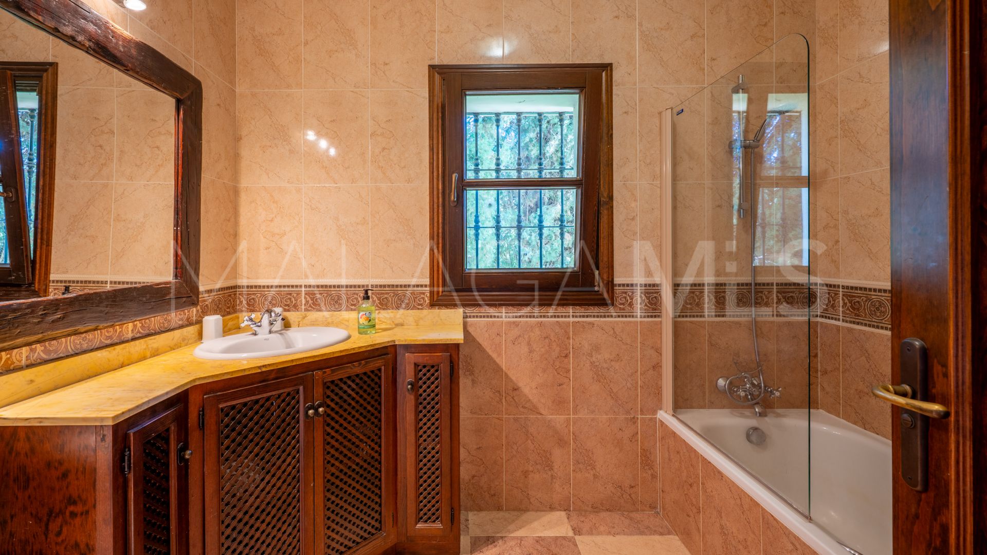 Country house for sale in Casares