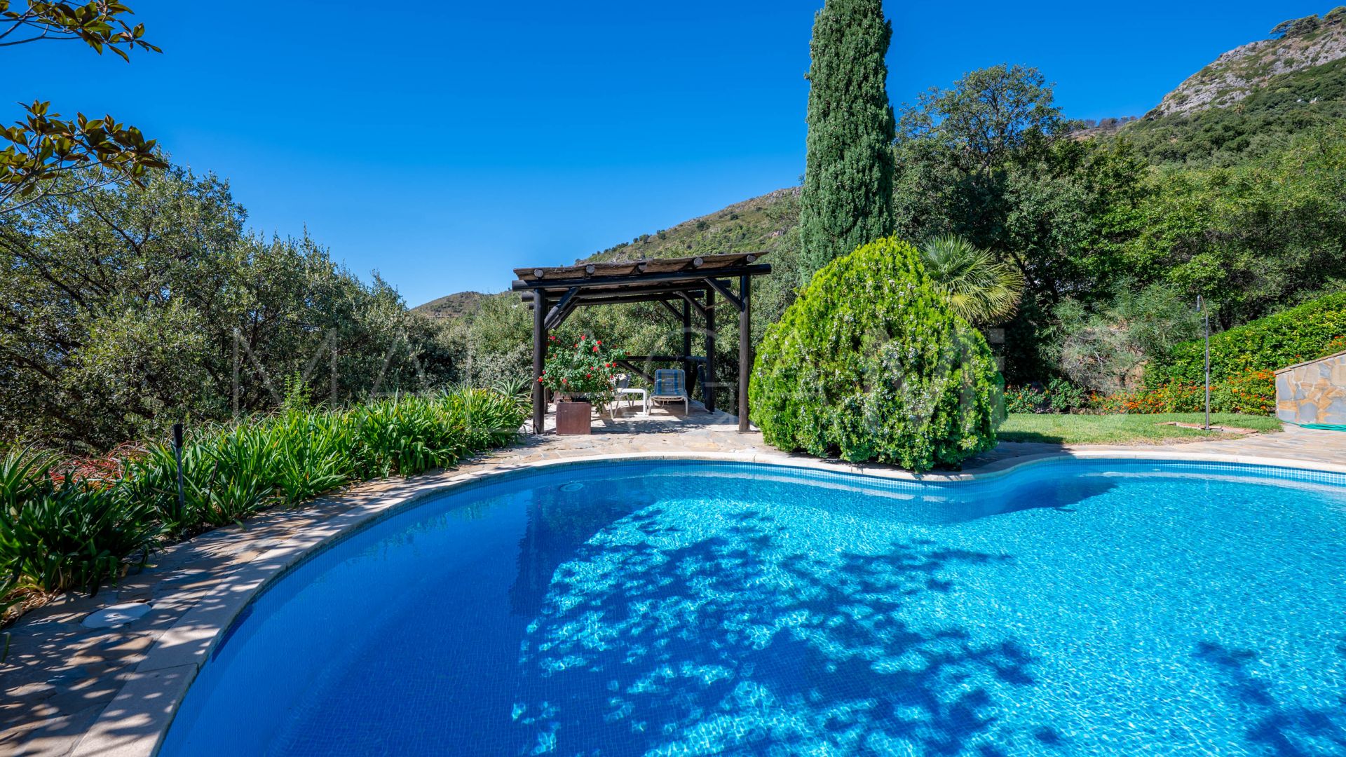 Country house for sale in Casares
