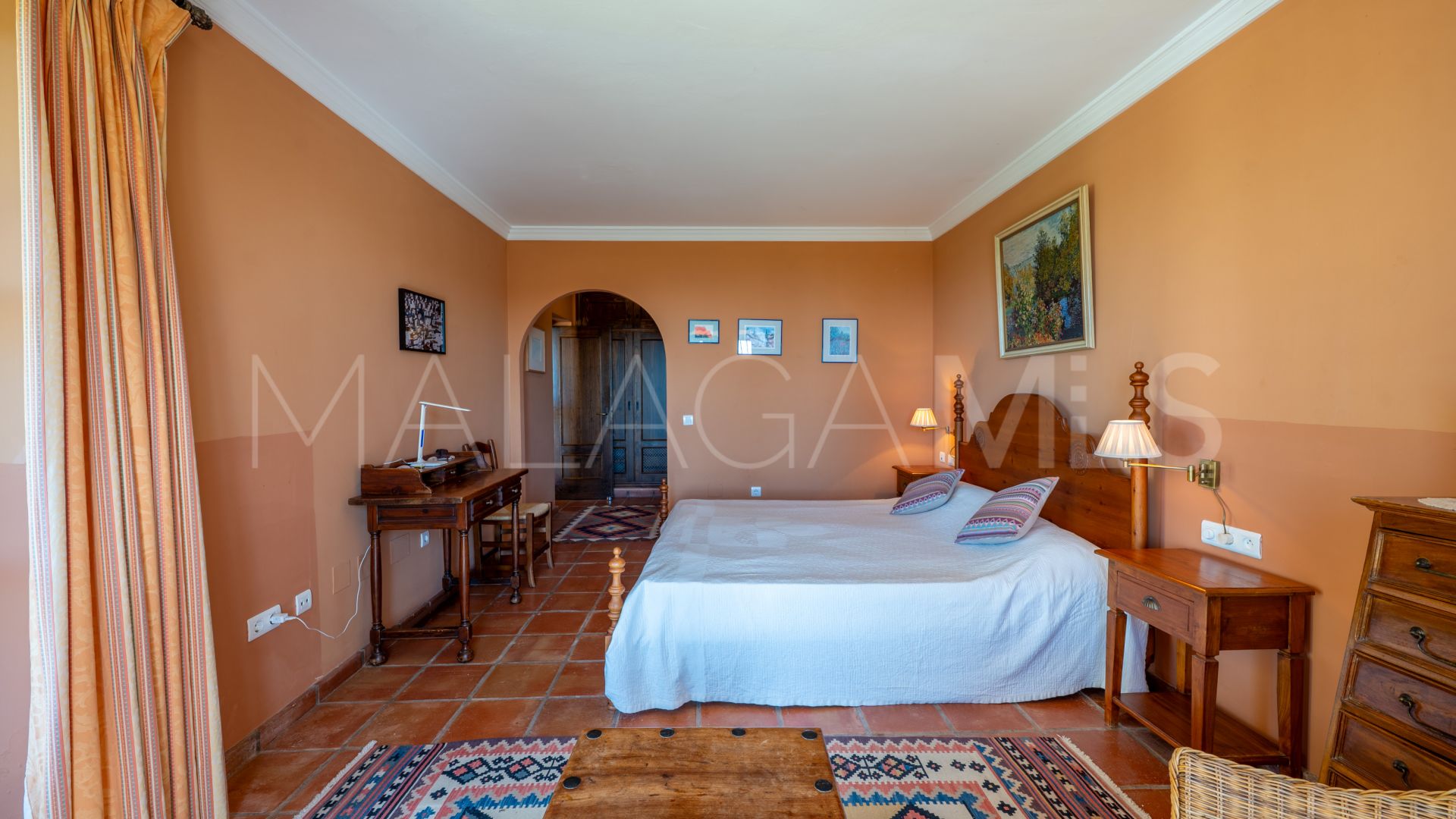 Country house for sale in Casares