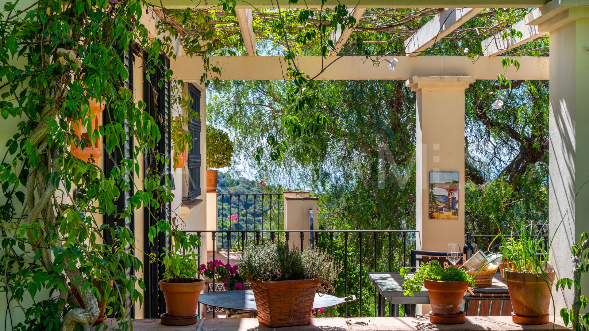 Country house for sale in Casares