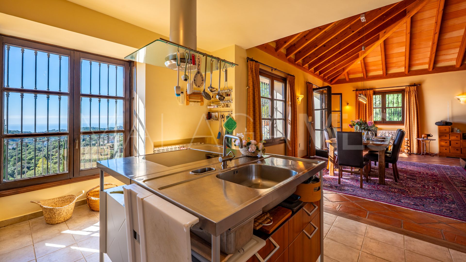 Country house for sale in Casares