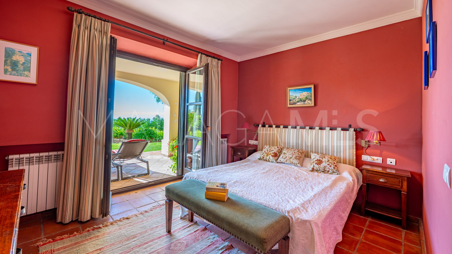 Country house for sale in Casares