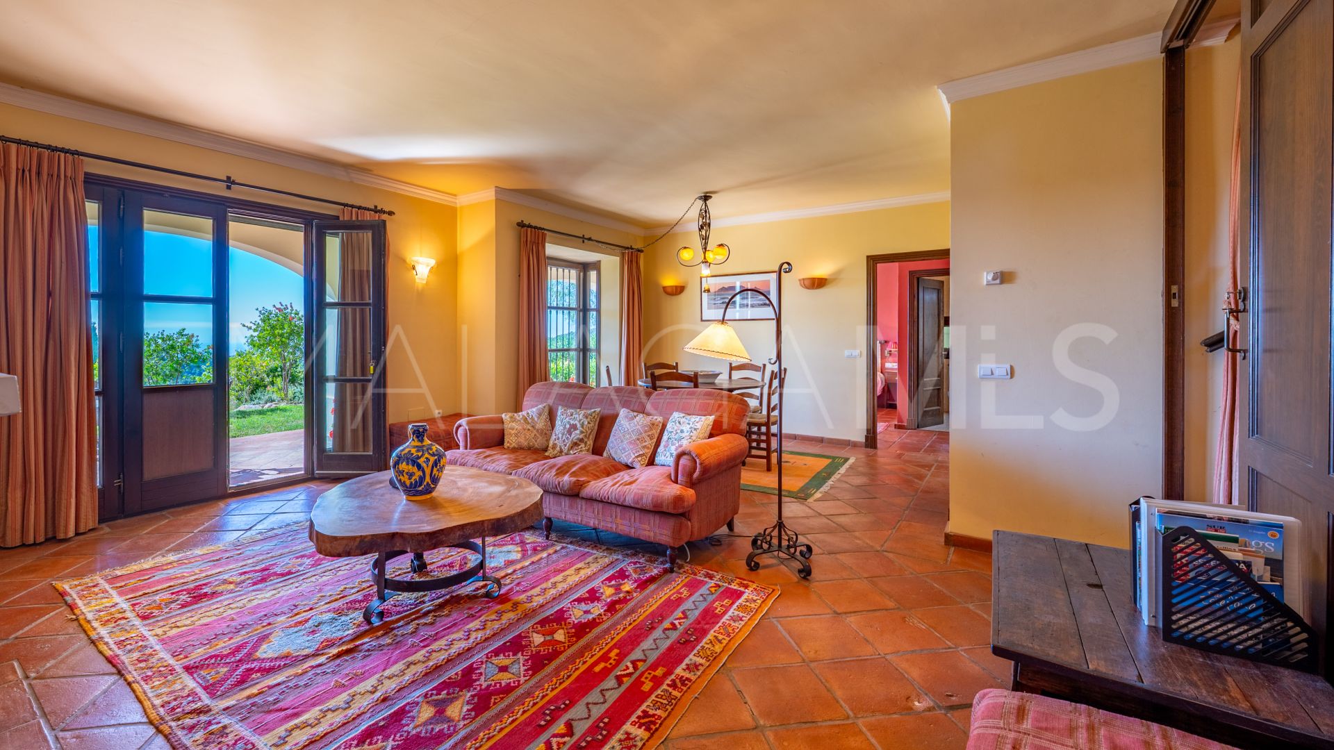 Country house for sale in Casares