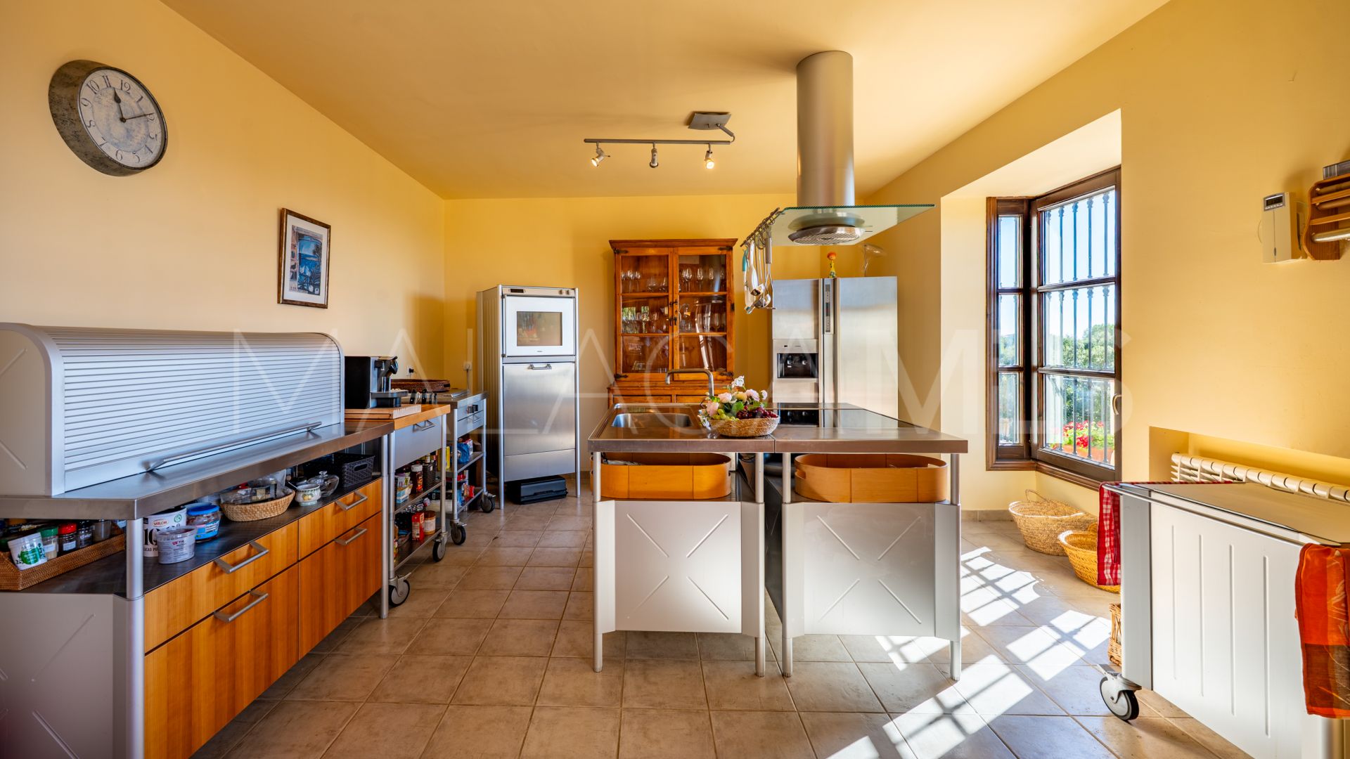 Country house for sale in Casares