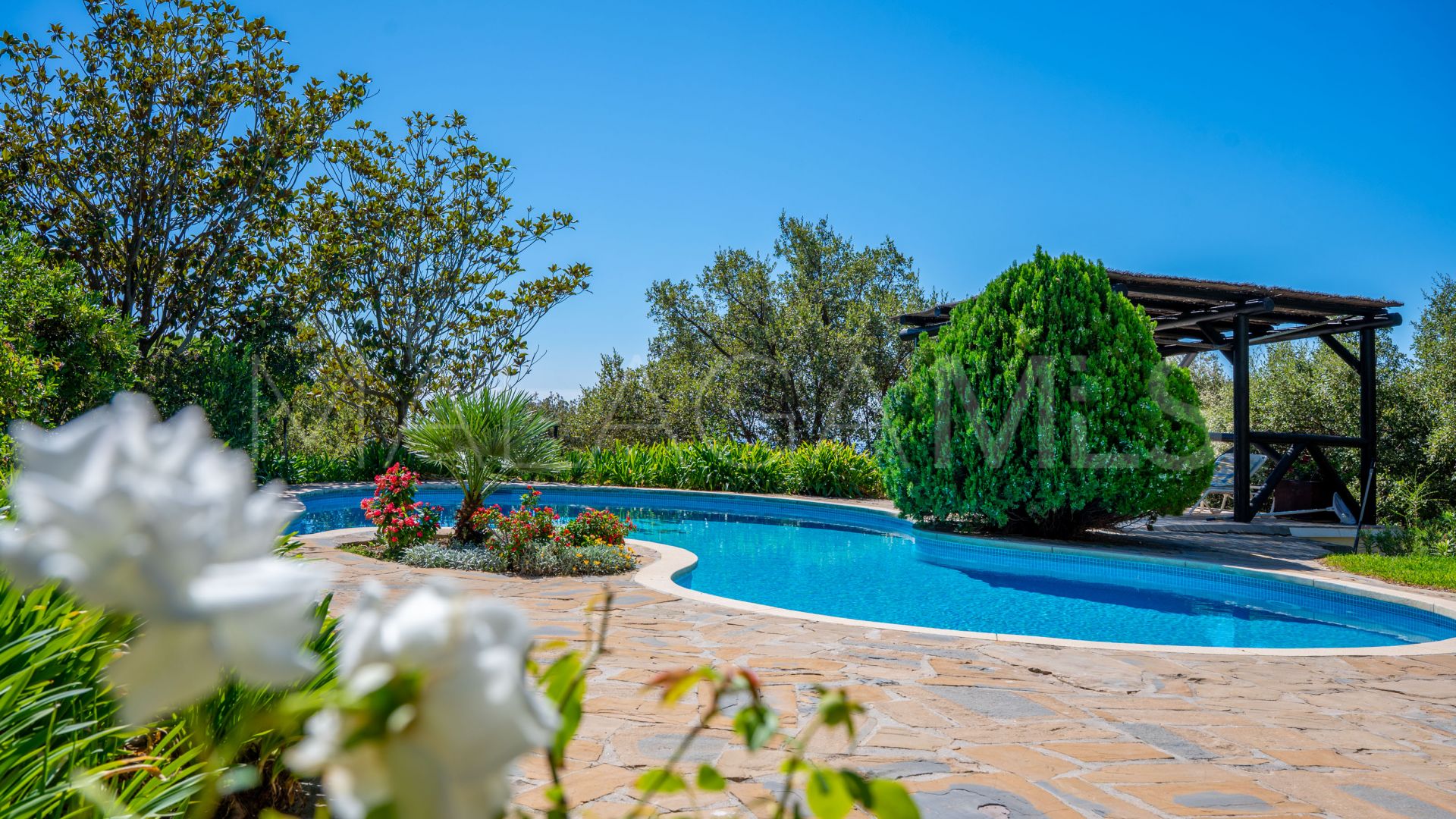 Country house for sale in Casares