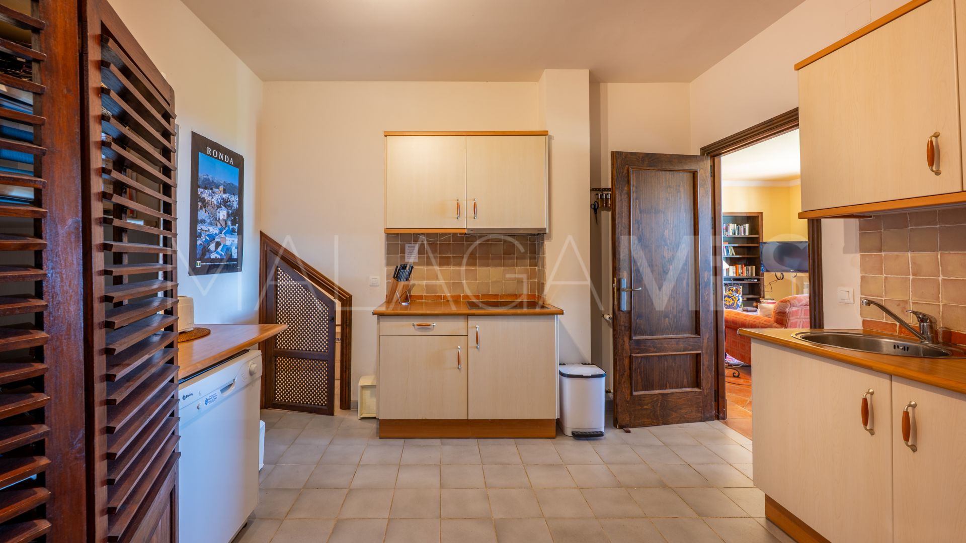 Country house for sale in Casares