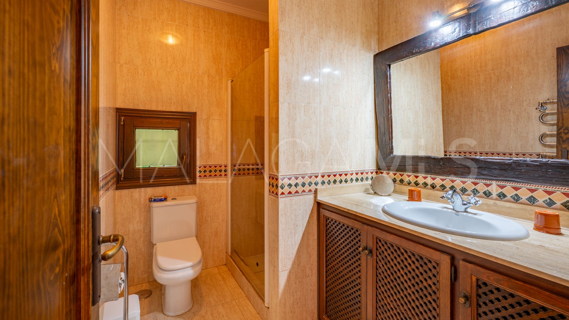 Country house for sale in Casares