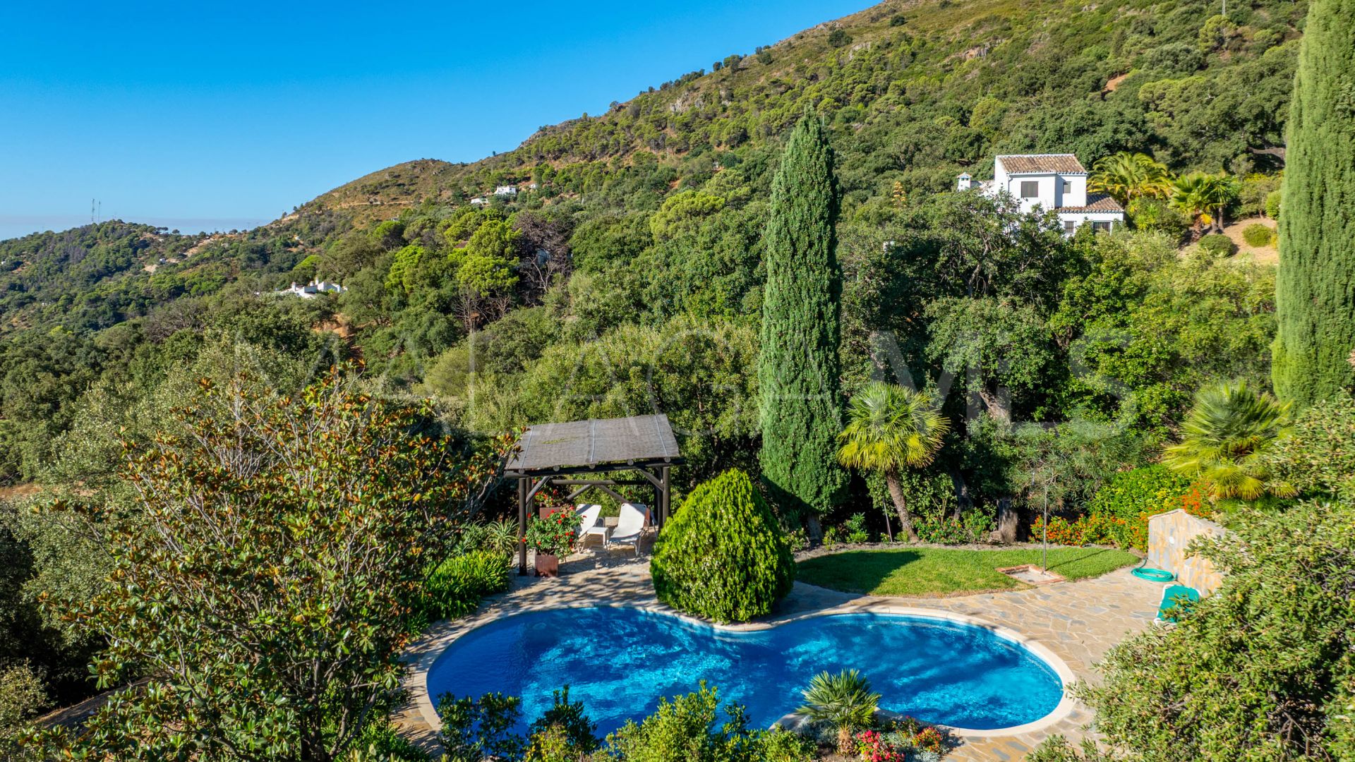 Country house for sale in Casares