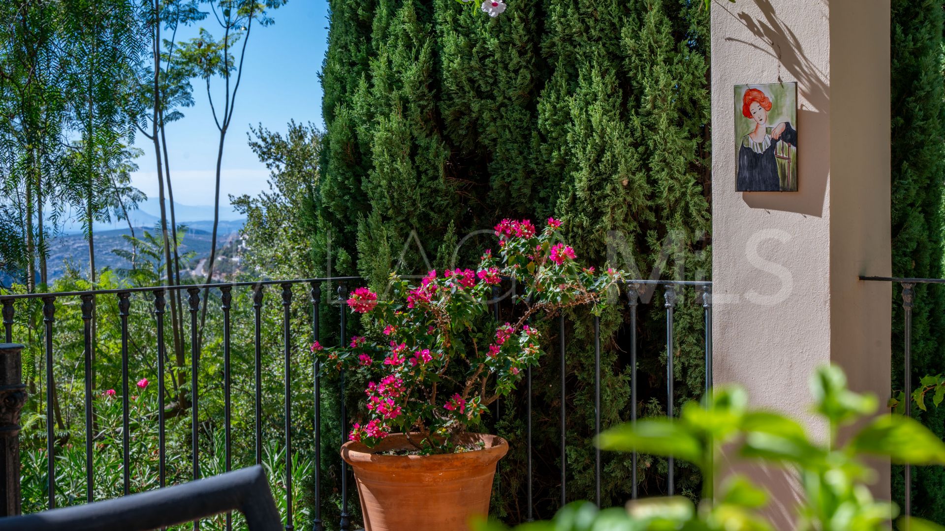 Country house for sale in Casares