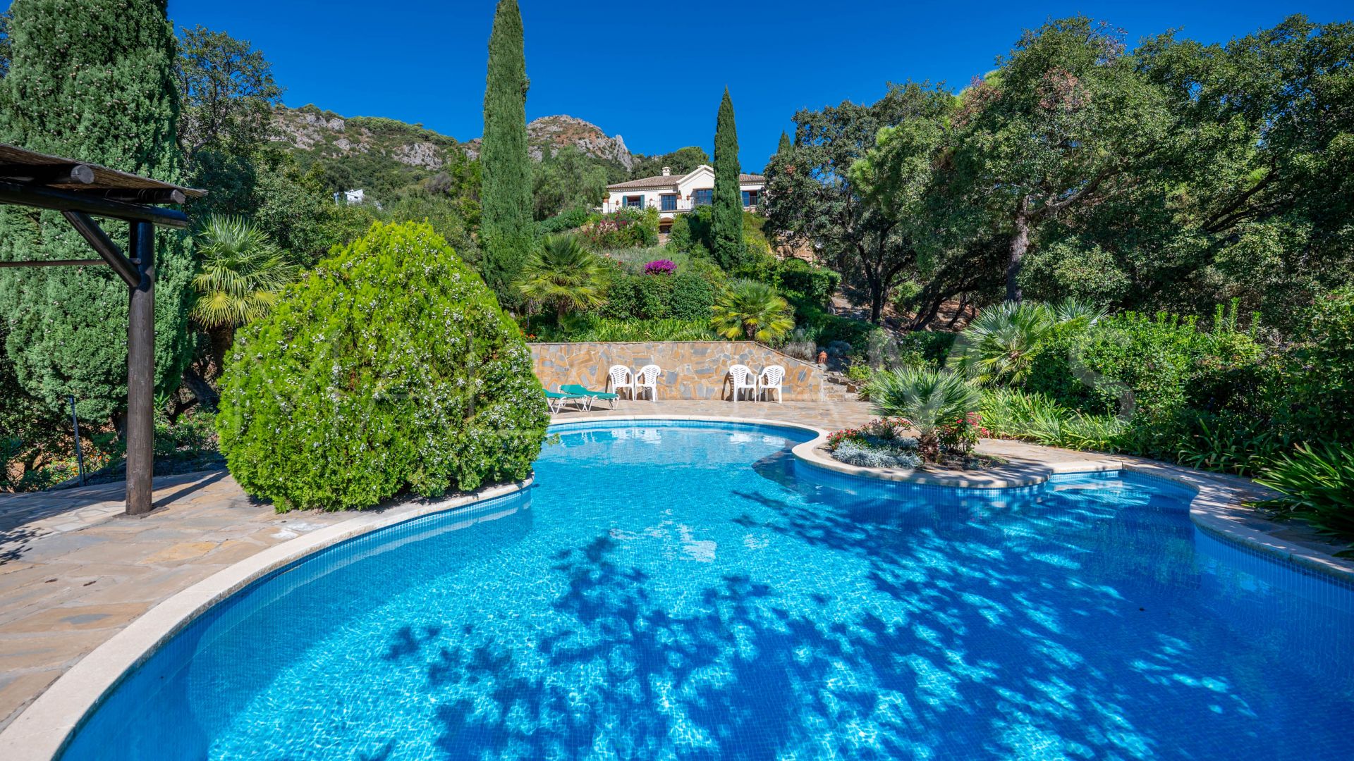 Country house for sale in Casares
