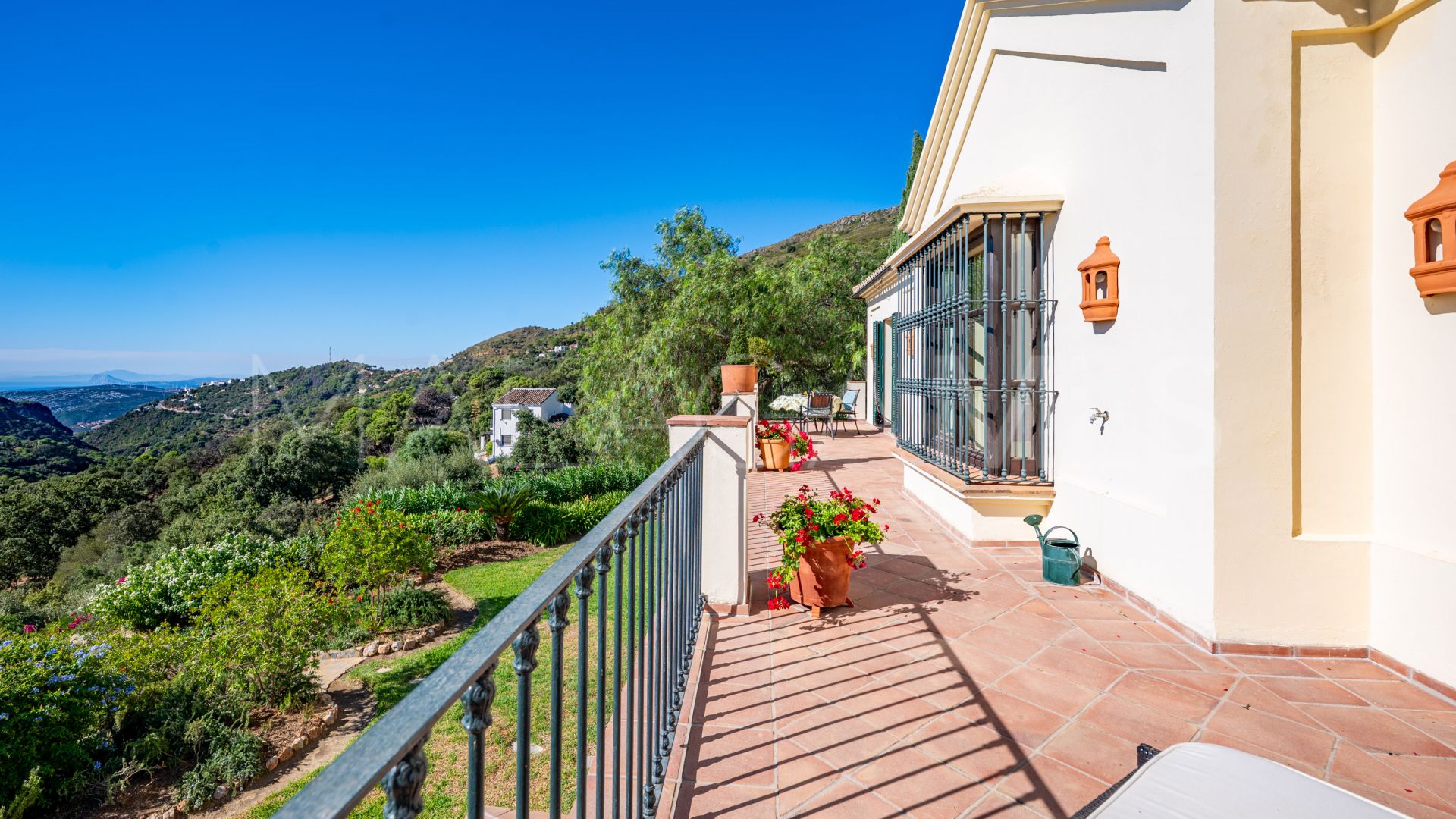 Country house for sale in Casares