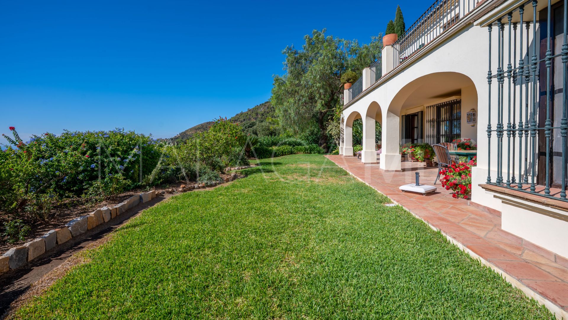 Country house for sale in Casares