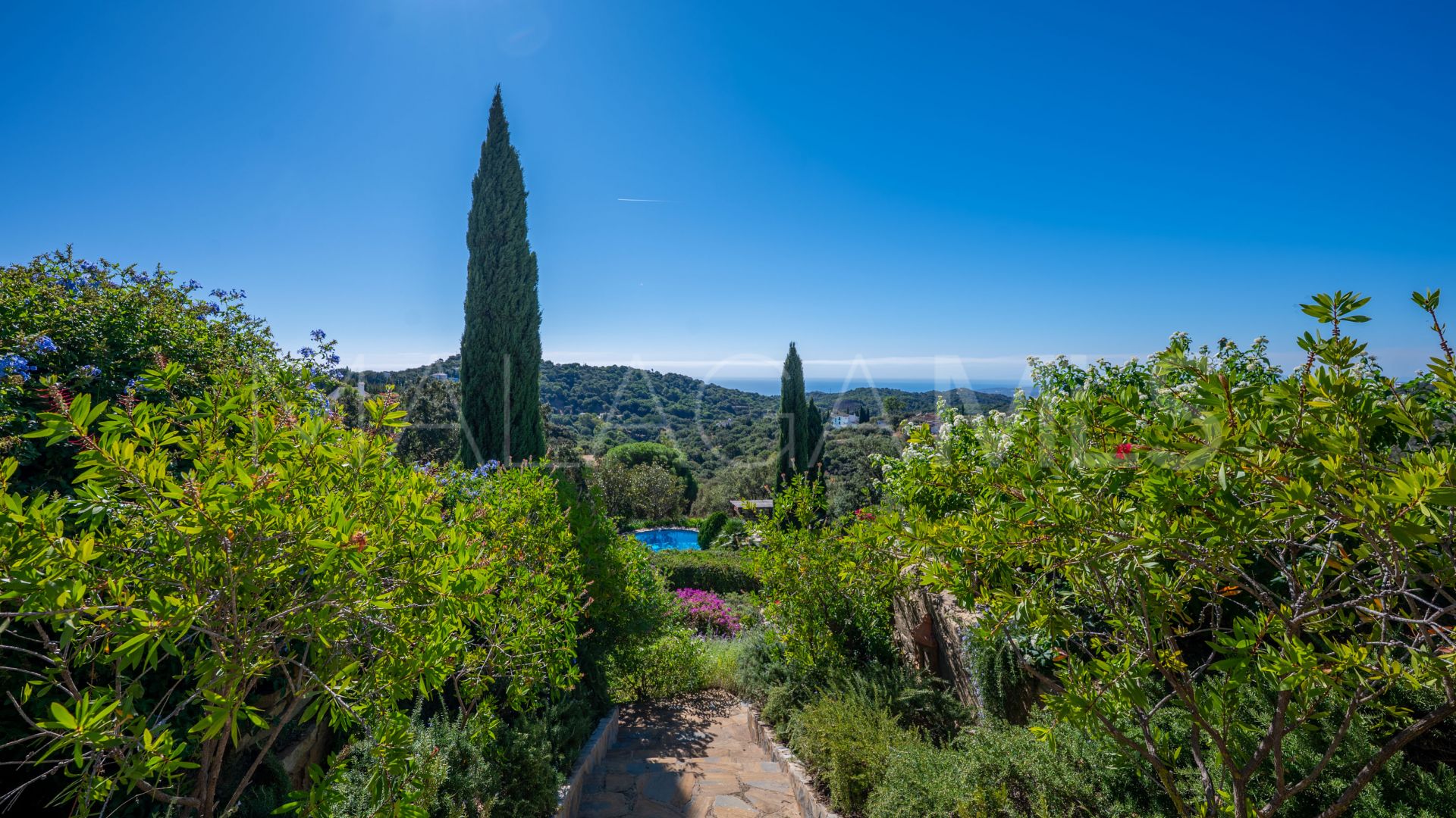 Country house for sale in Casares