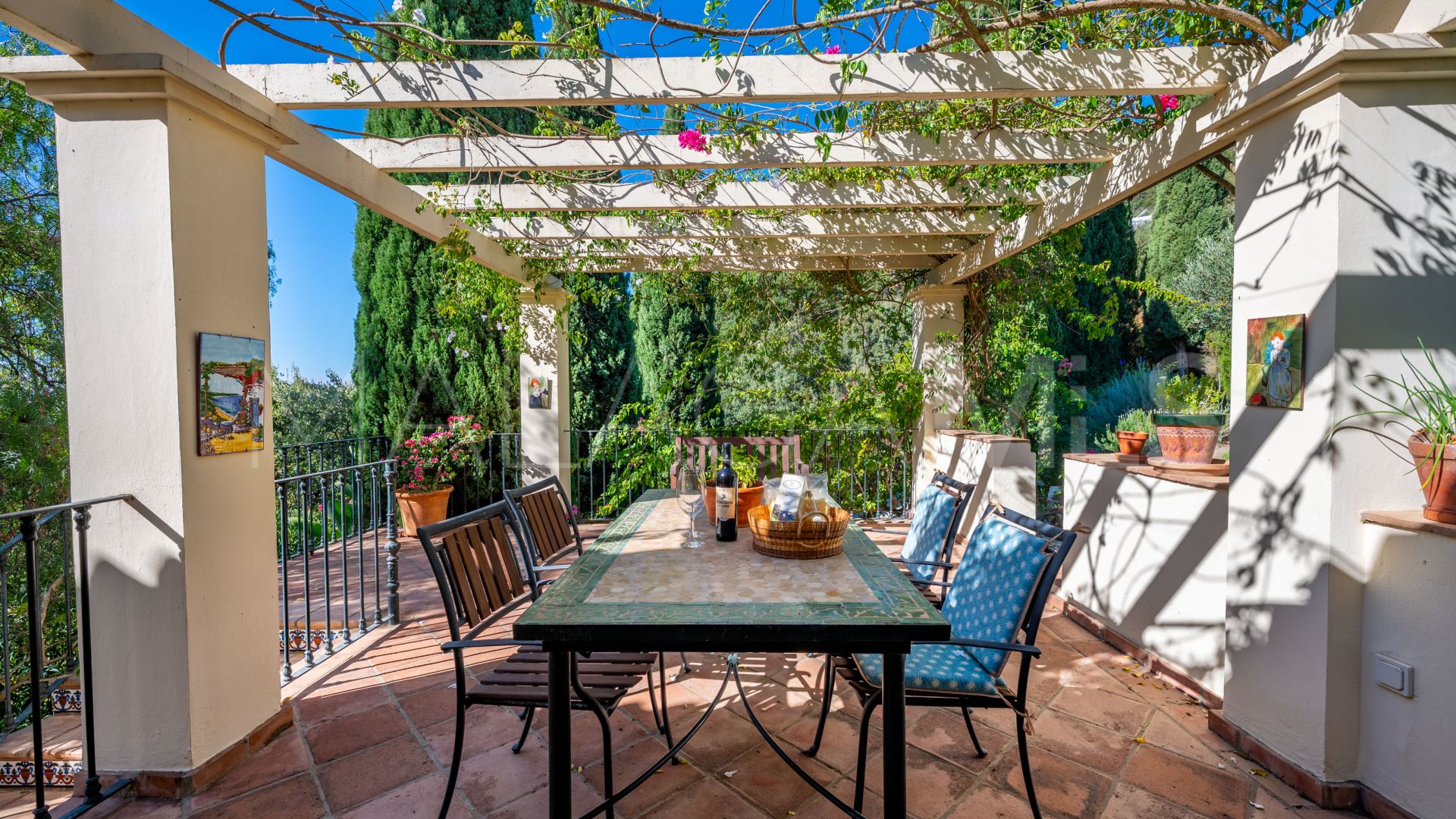 Country house for sale in Casares