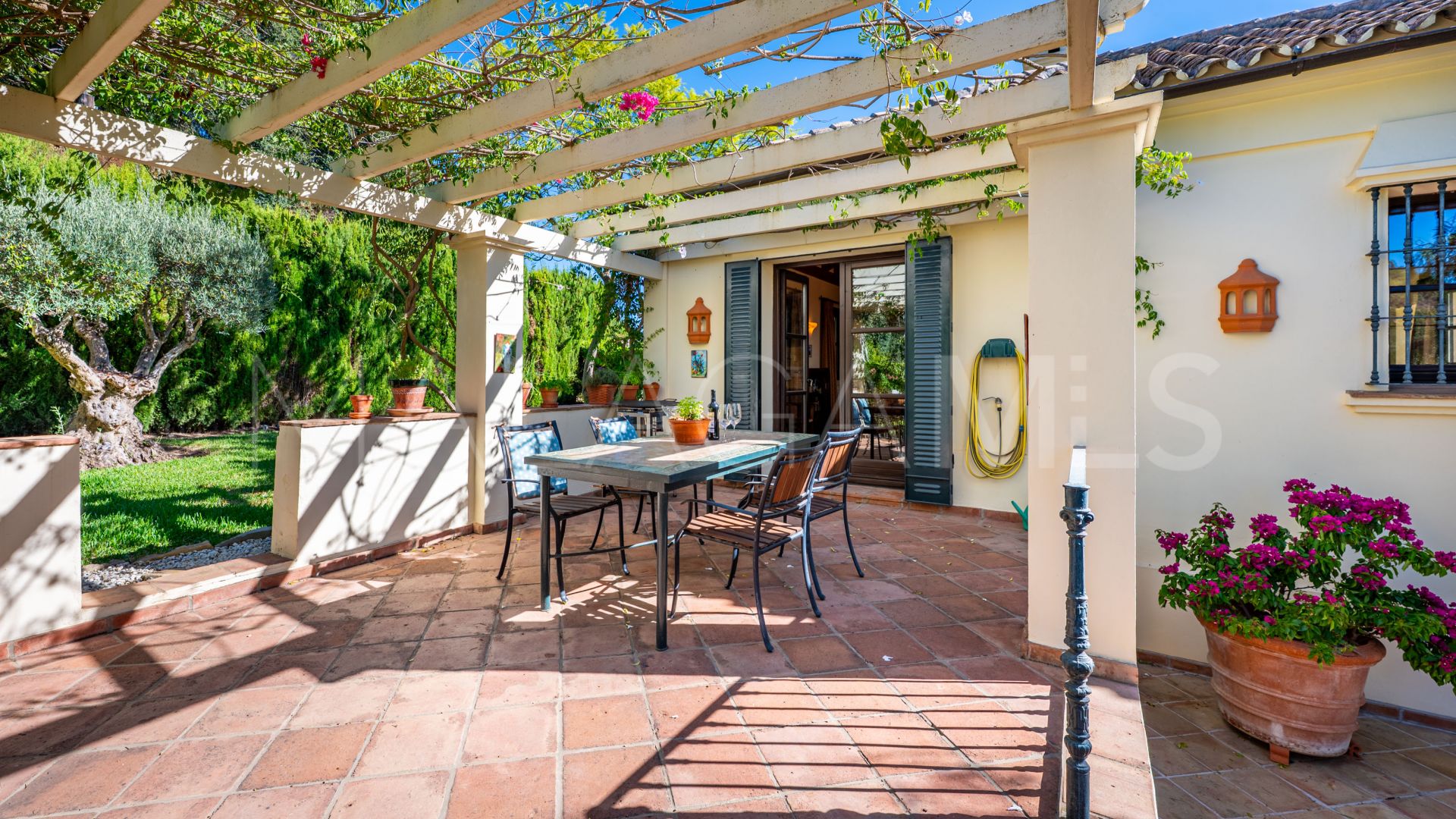 Country house for sale in Casares