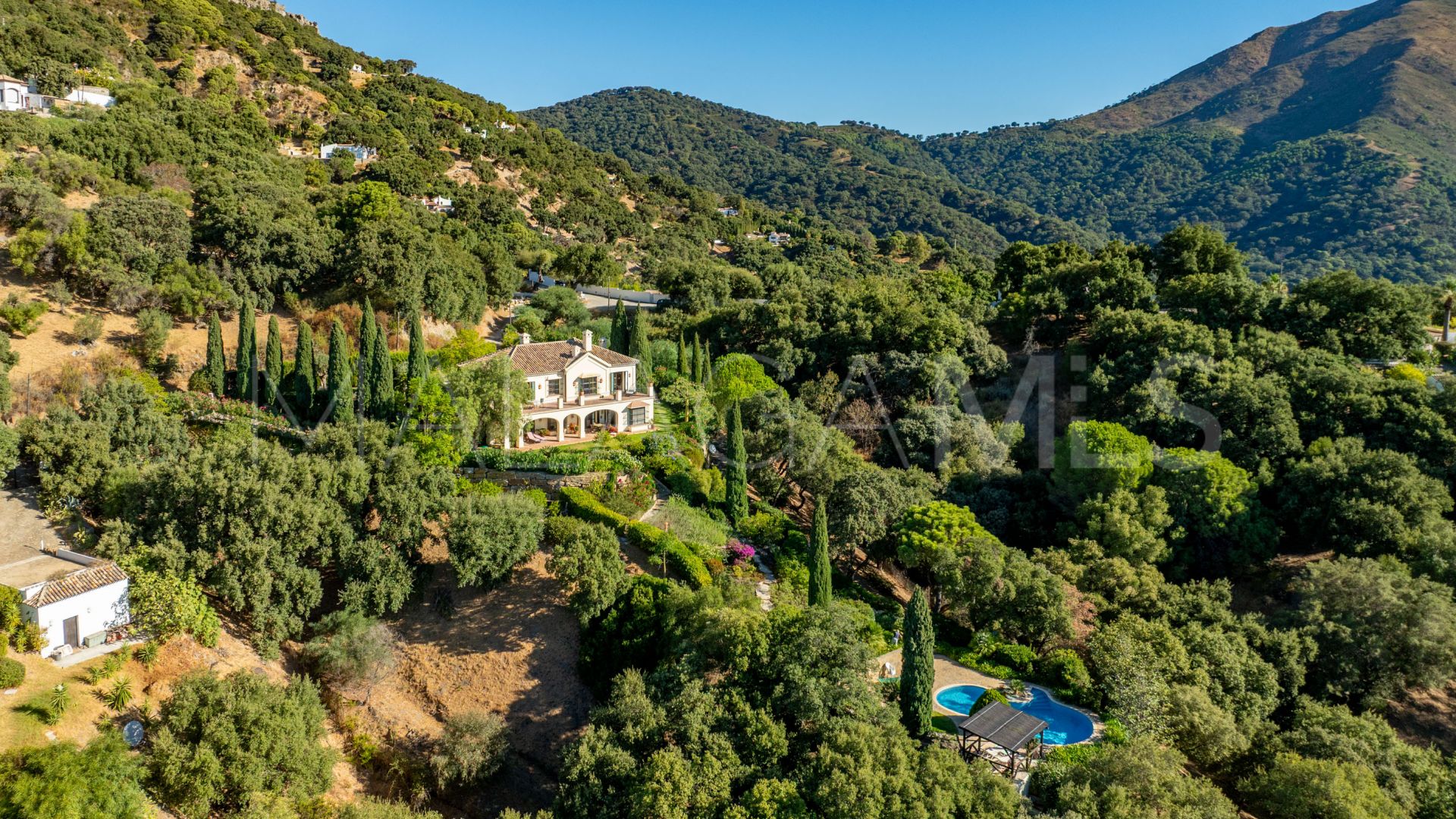 Country house for sale in Casares
