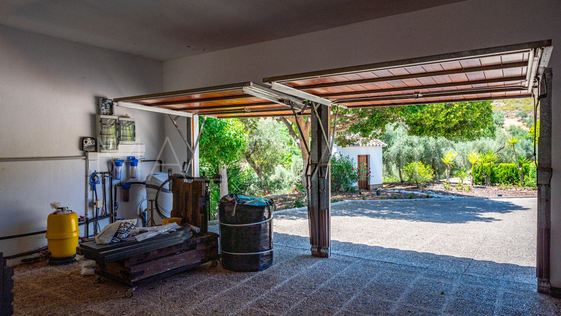 Landhaus for sale in Casarabonela