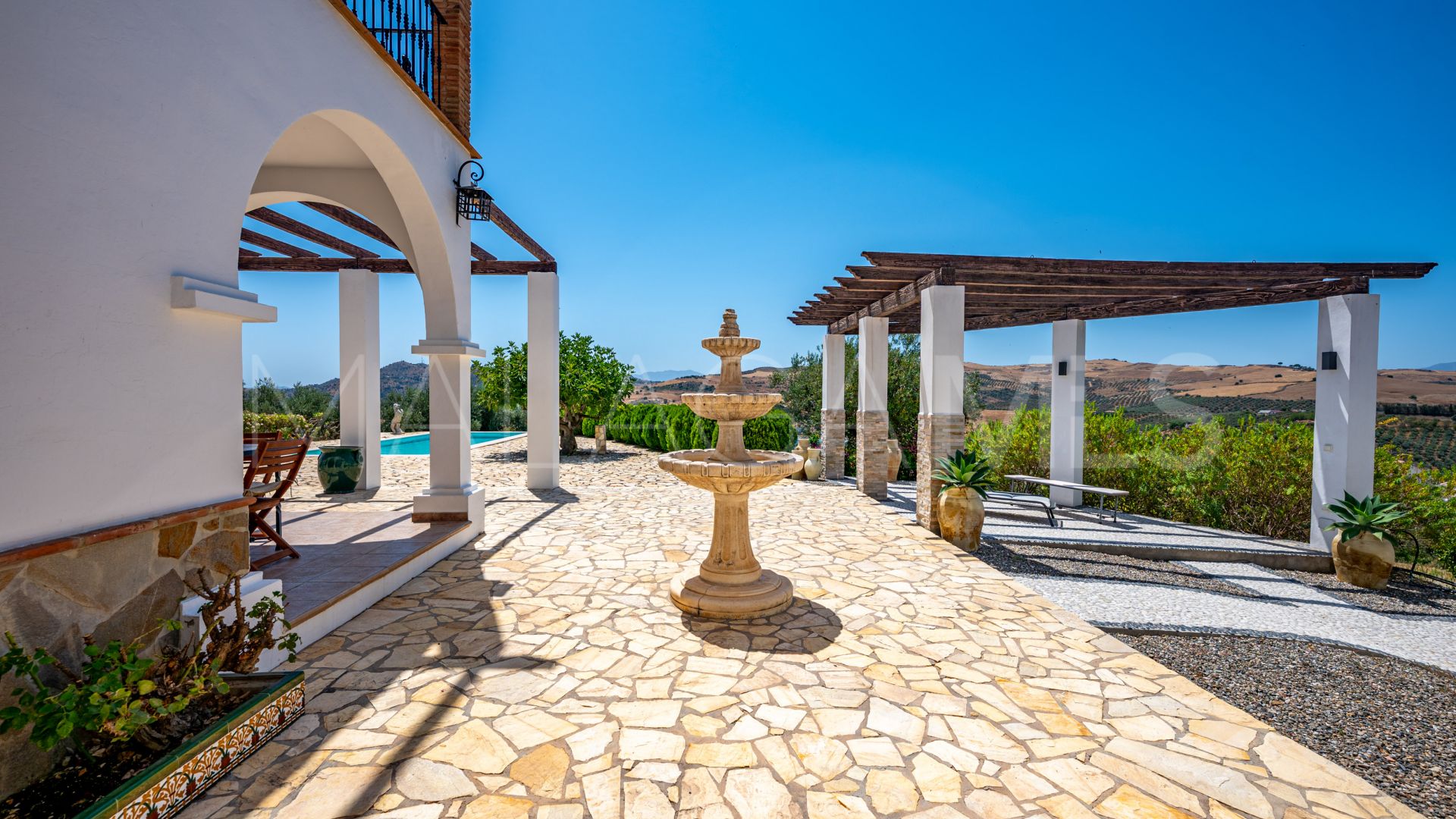 Landhaus for sale in Casarabonela