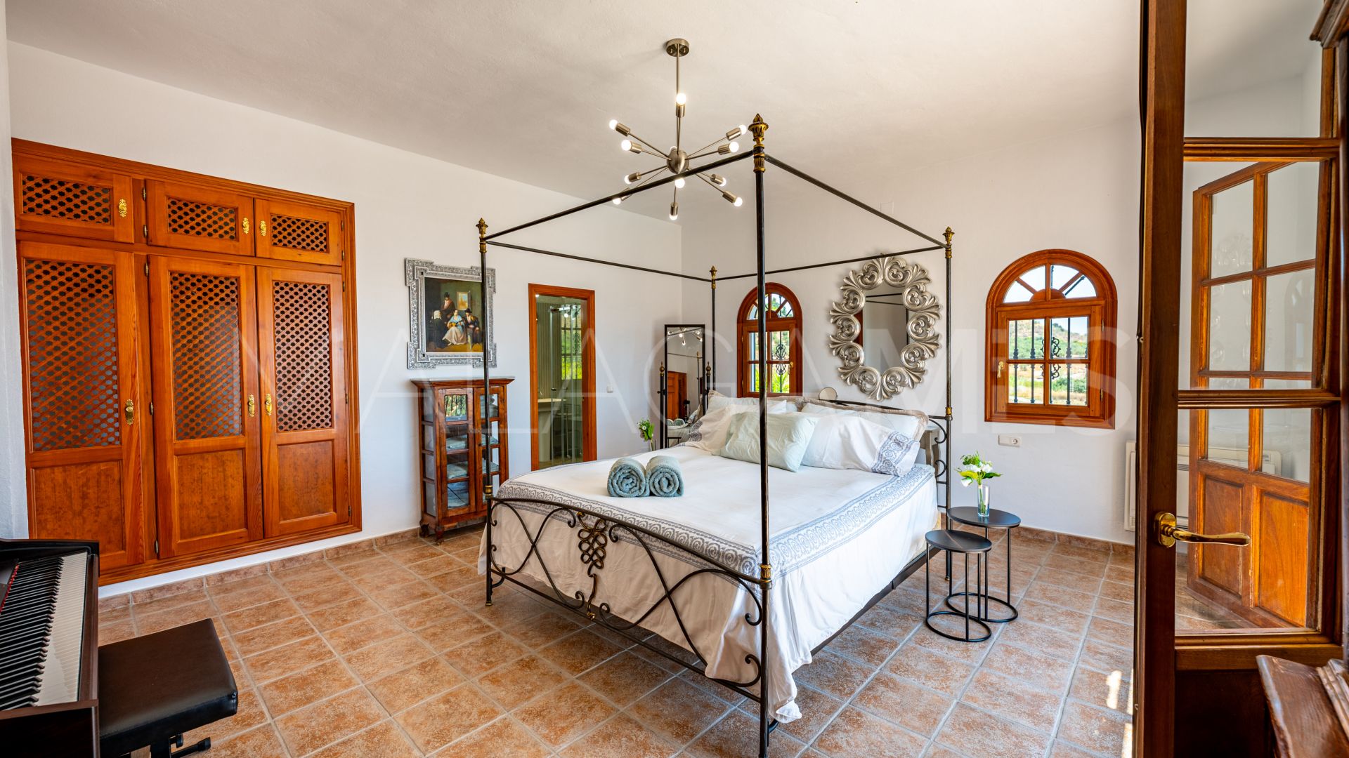 Landhaus for sale in Casarabonela