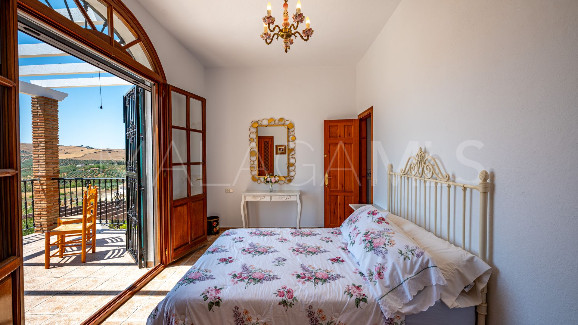 Landhaus for sale in Casarabonela