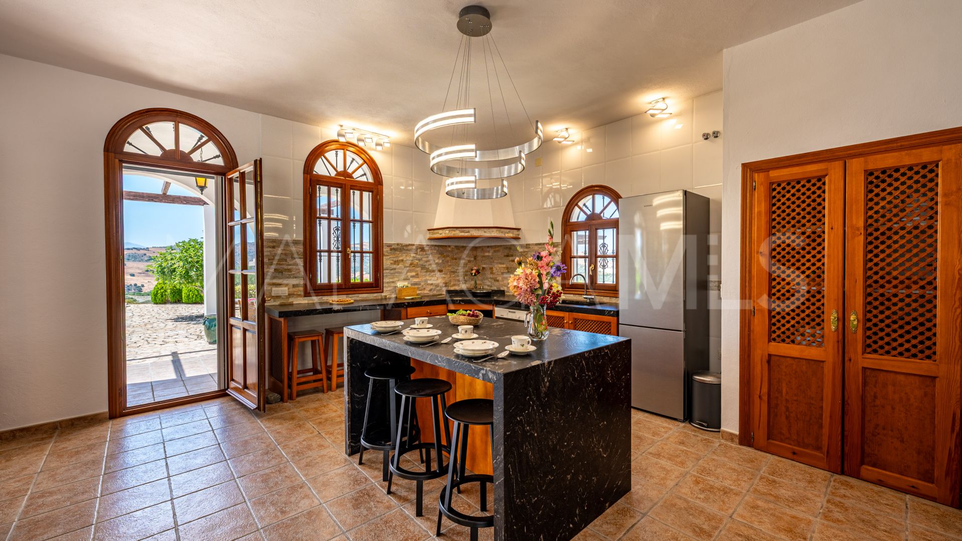 Landhaus for sale in Casarabonela